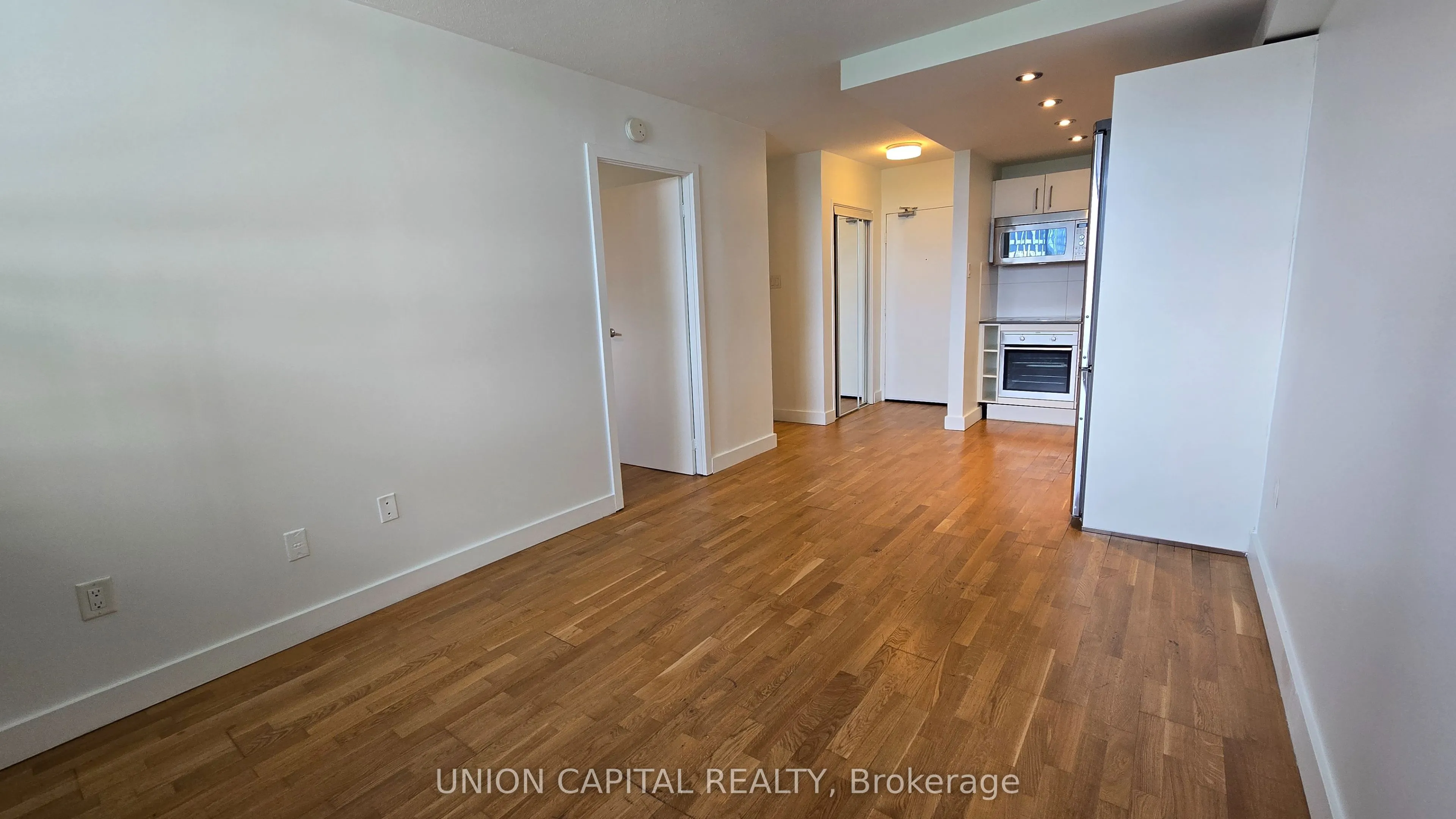 230 Oak Street, #1003