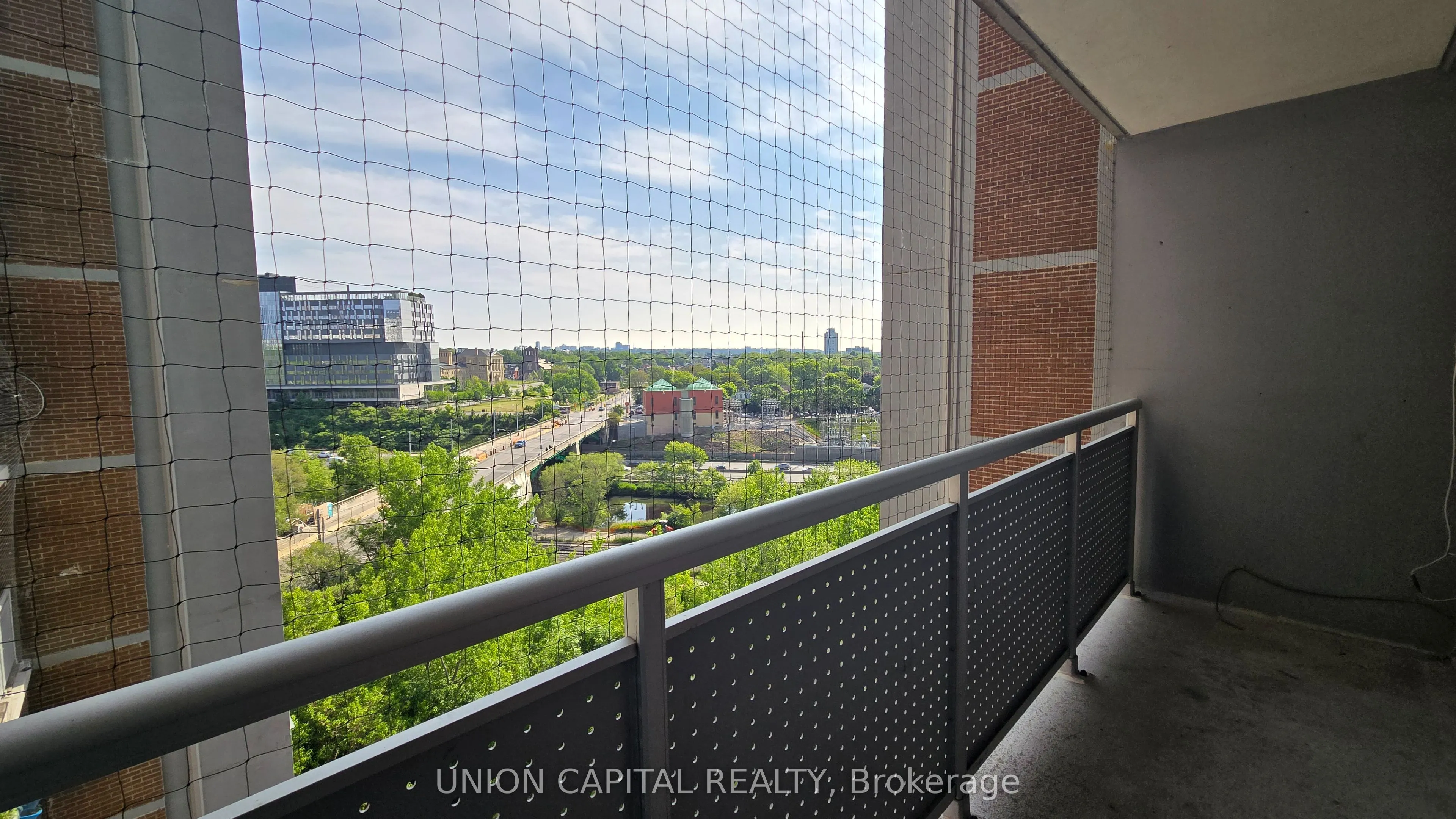 230 Oak Street, #1005