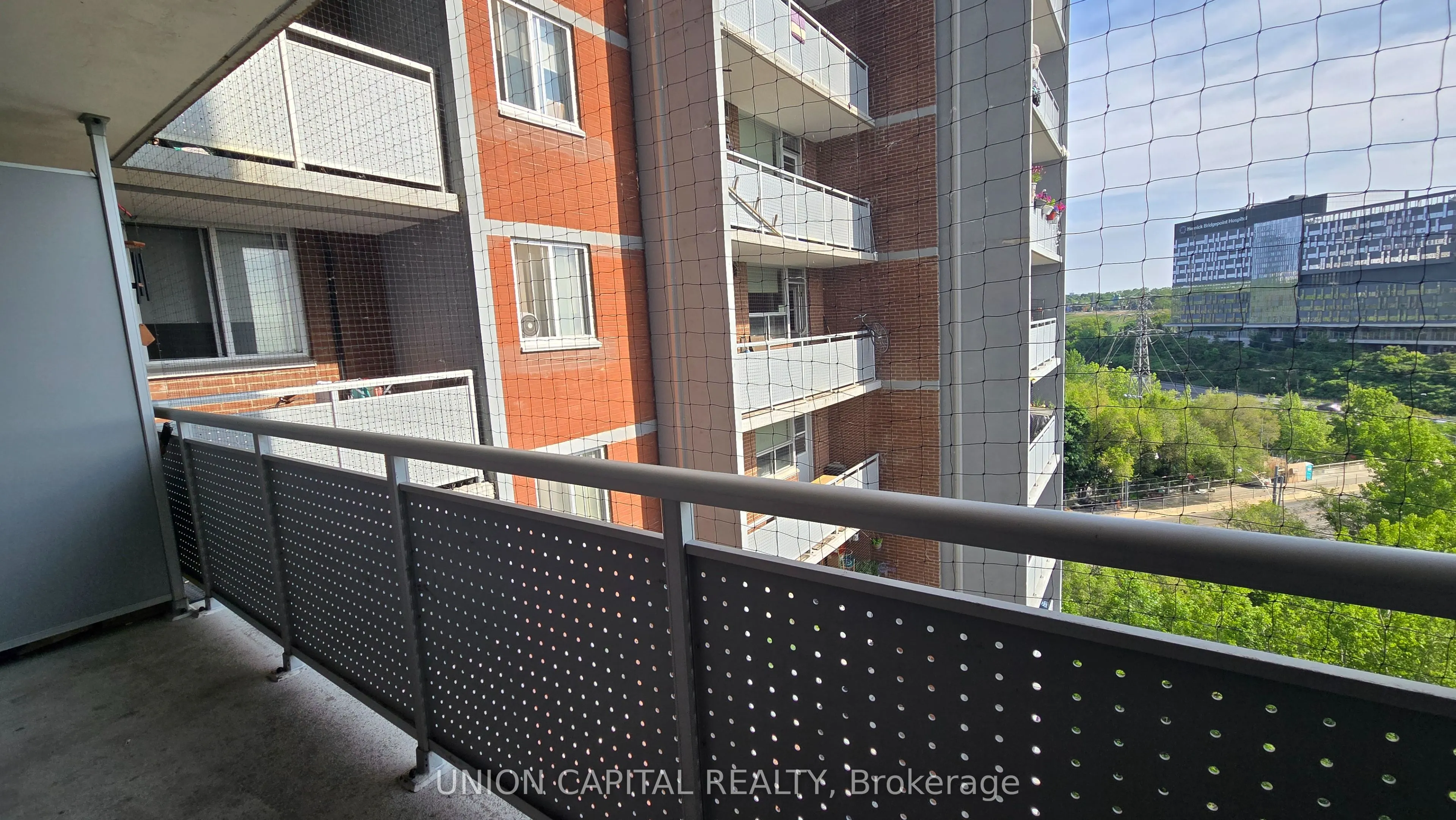 230 Oak Street, #1005