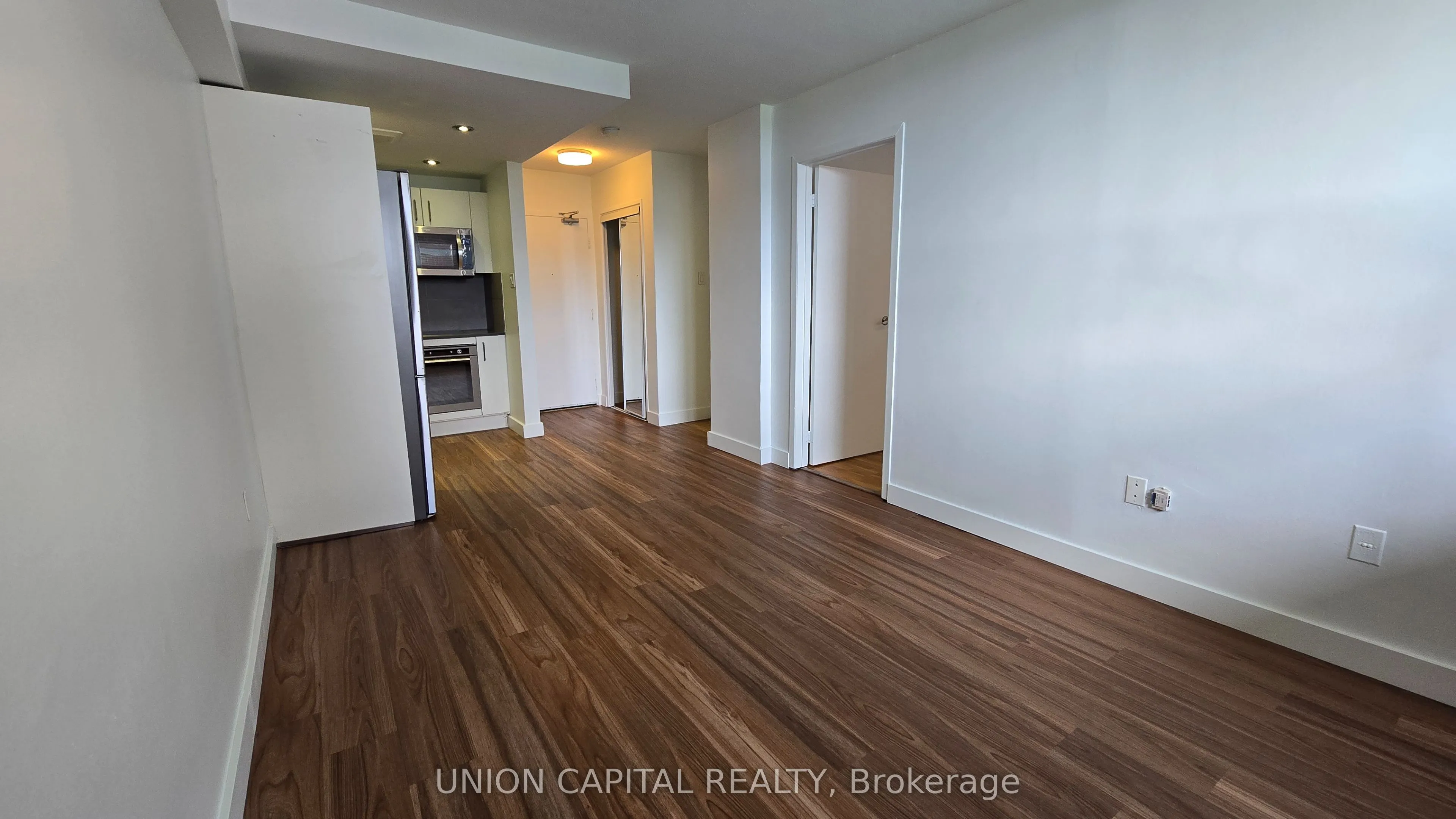 230 Oak Street, #1005