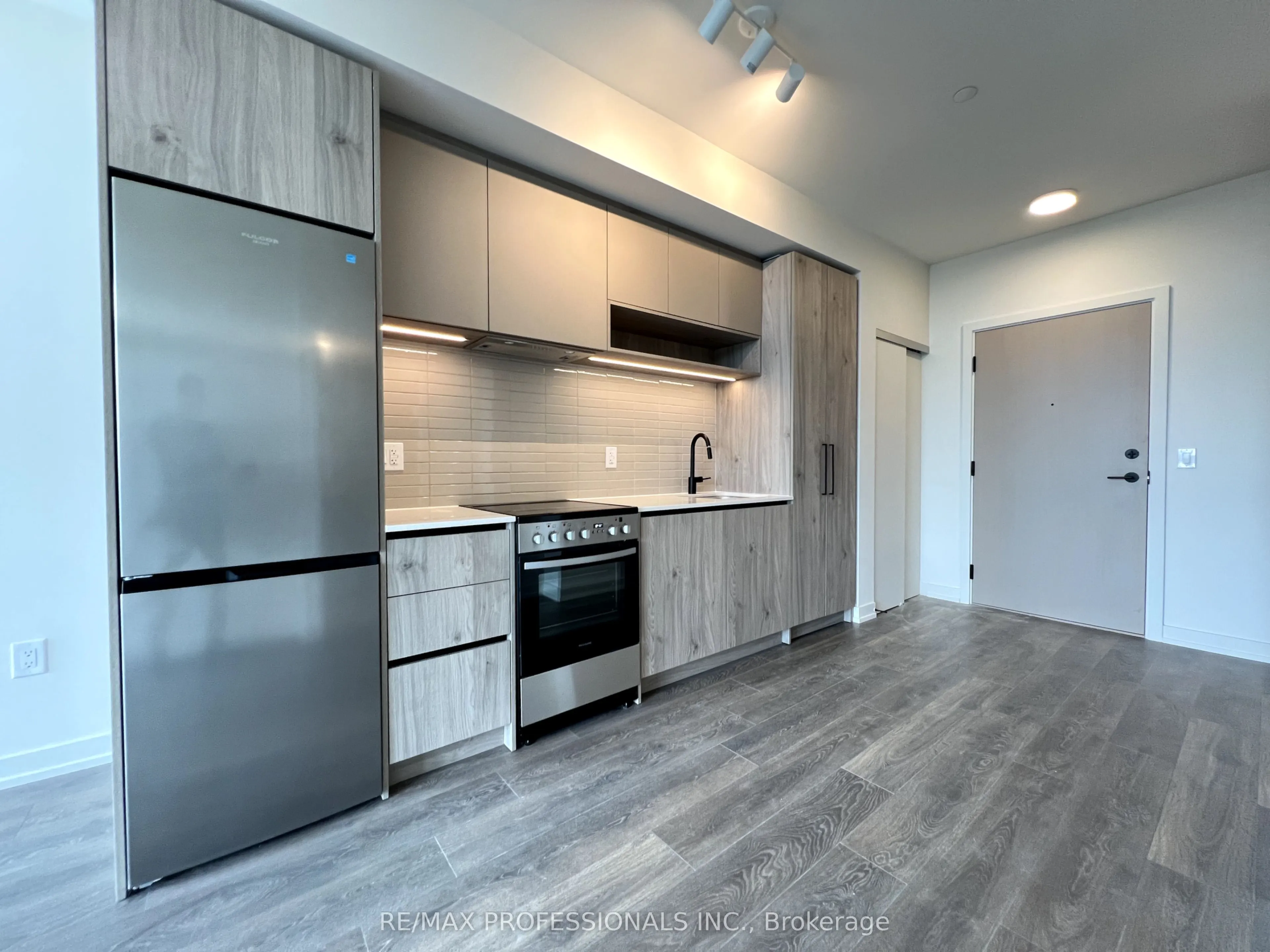 181 Sterling Road, #503