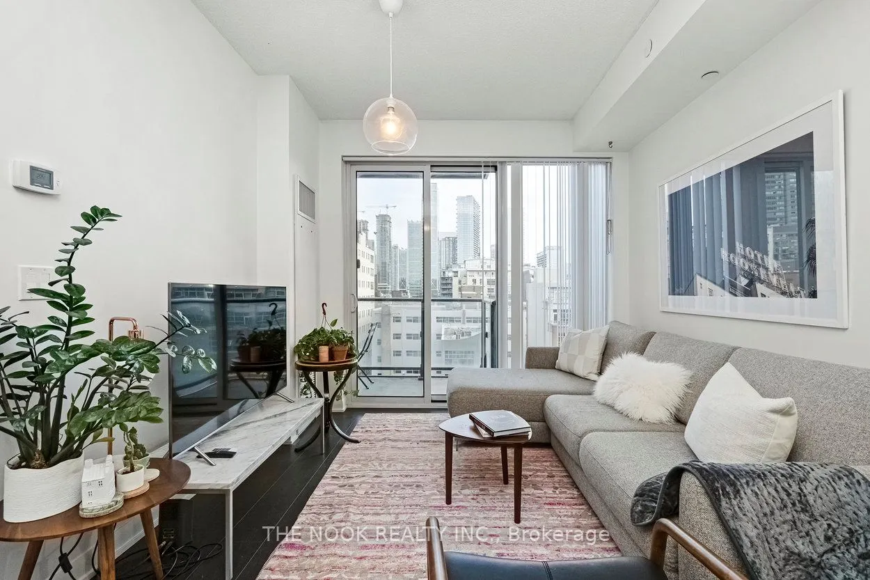 435 Richmond Street W, #808