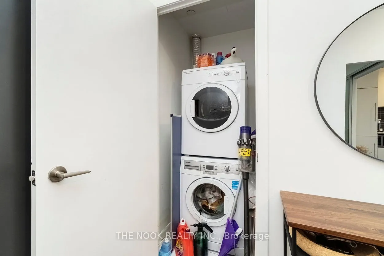 435 Richmond Street W, #808