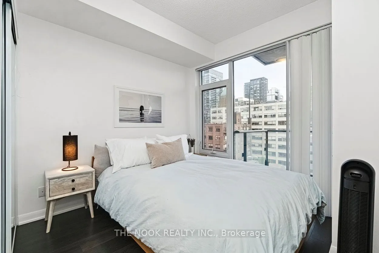 435 Richmond Street W, #808