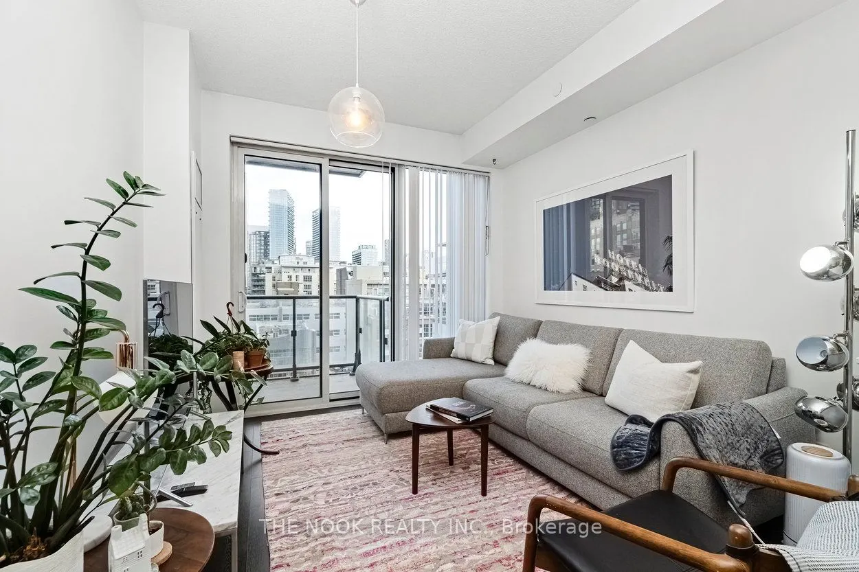 435 Richmond Street W, #808
