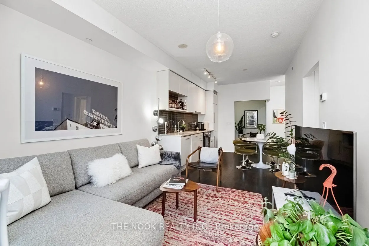 435 Richmond Street W, #808