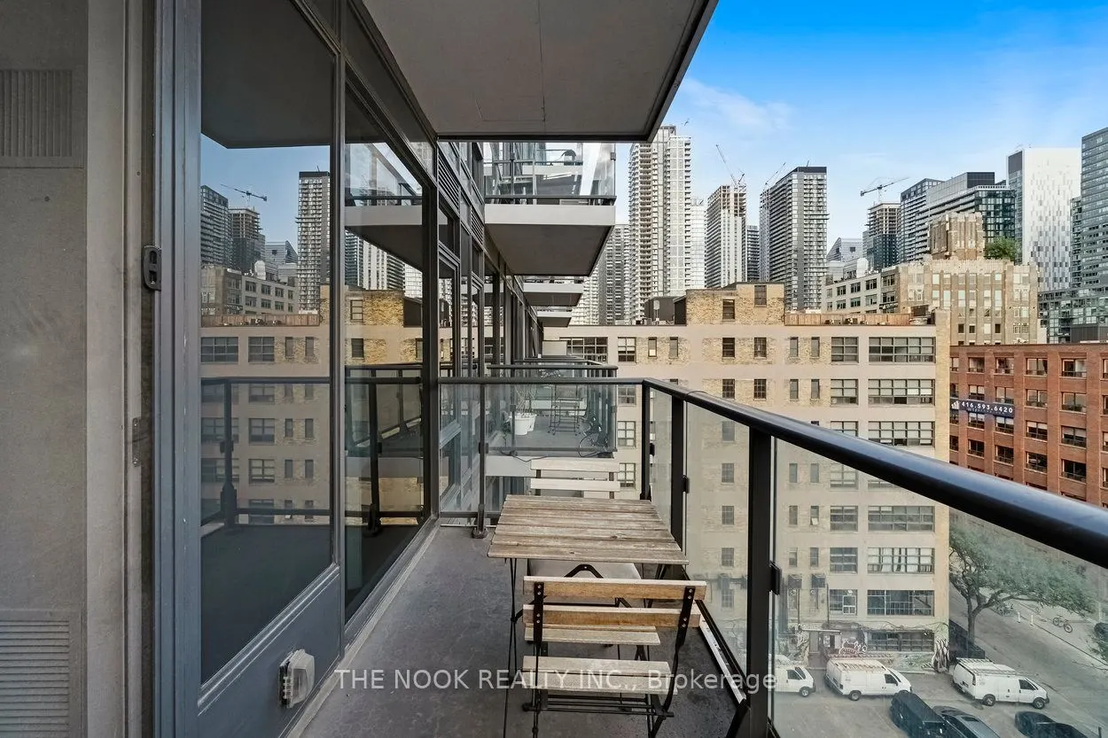 435 Richmond Street W, #808