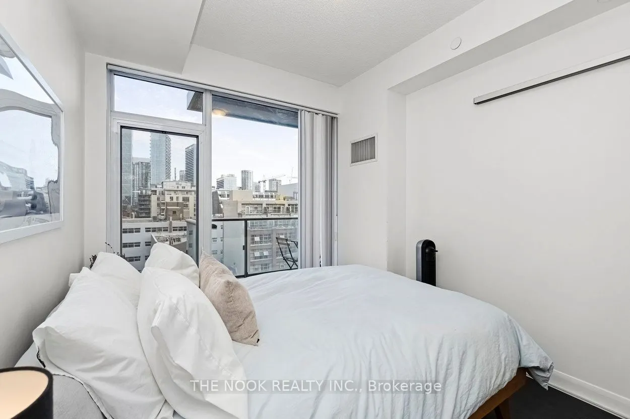 435 Richmond Street W, #808