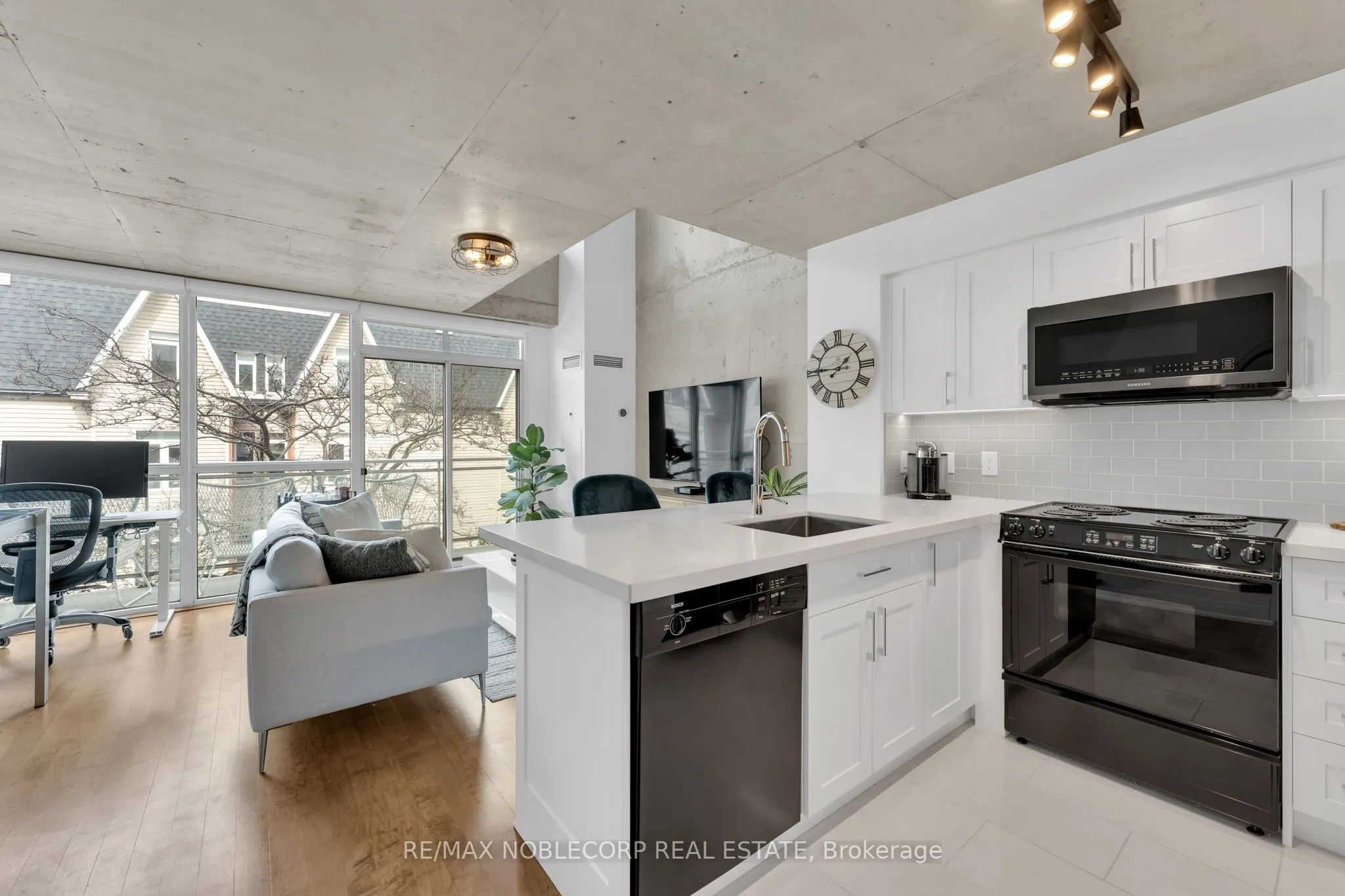 954 King Street W, #323