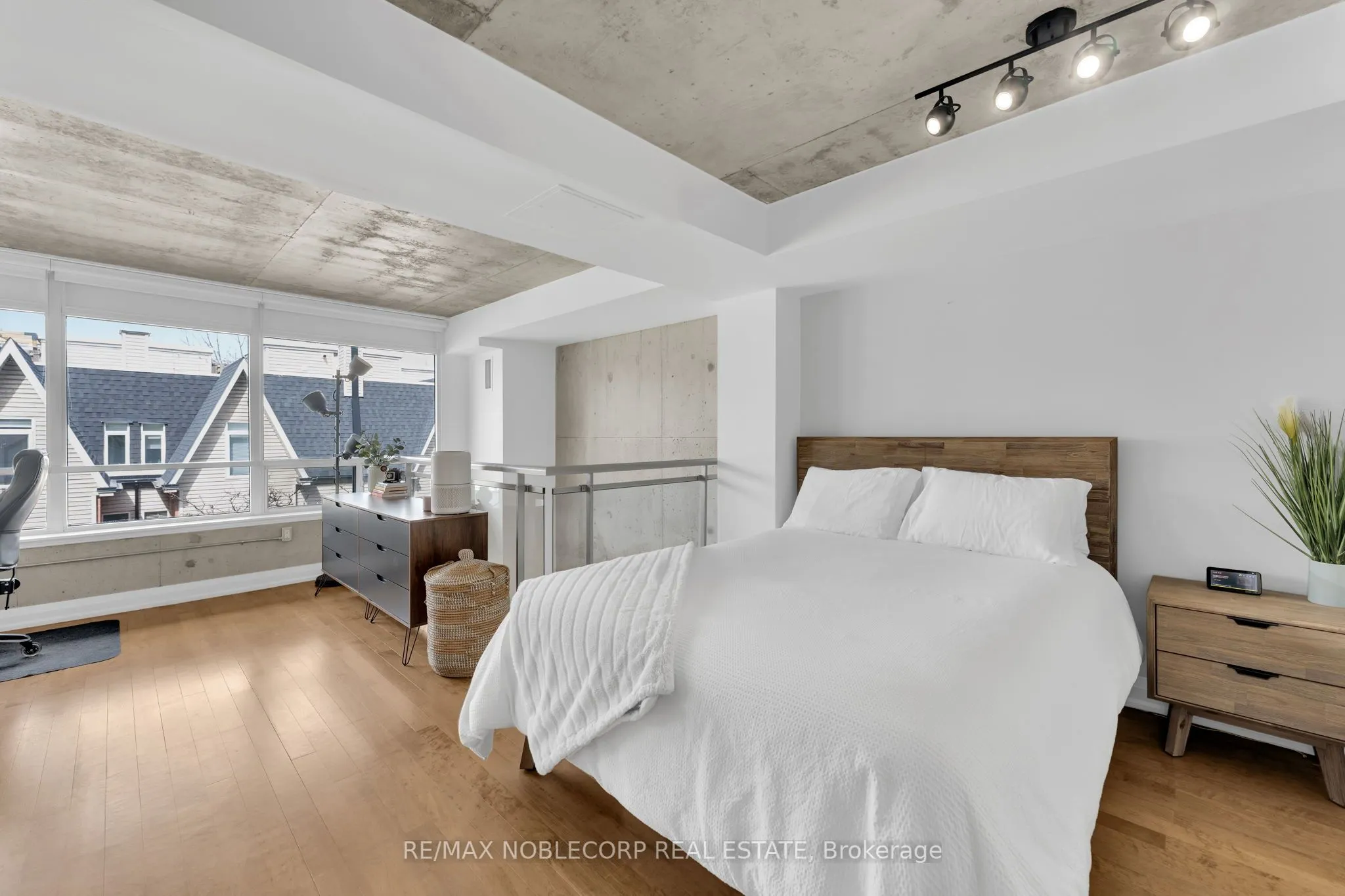 954 King Street W, #323