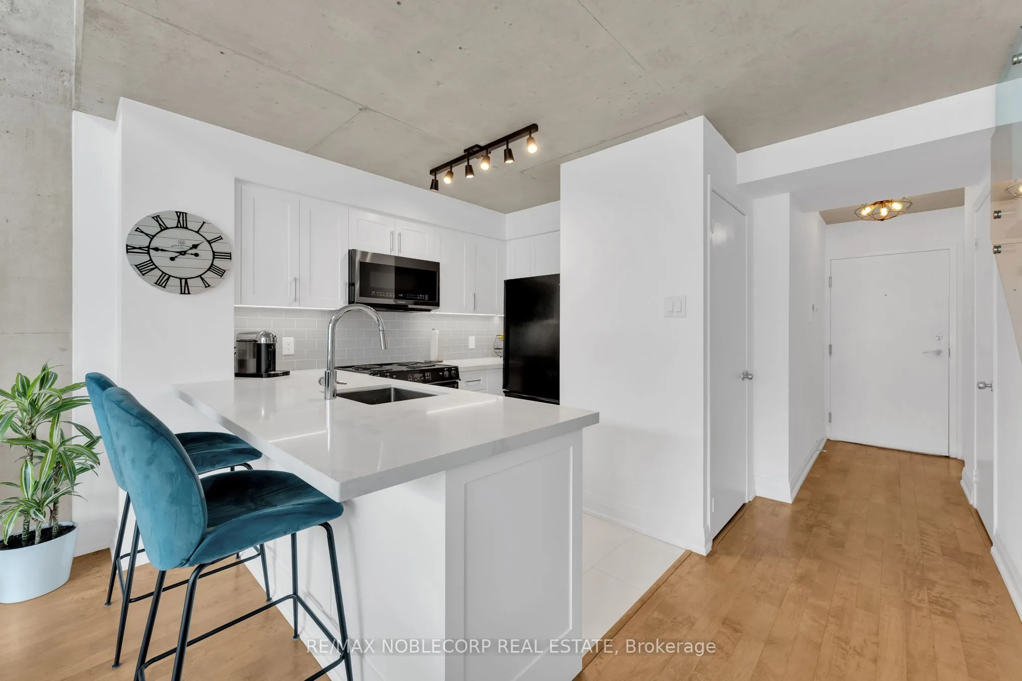 954 King Street W, #323