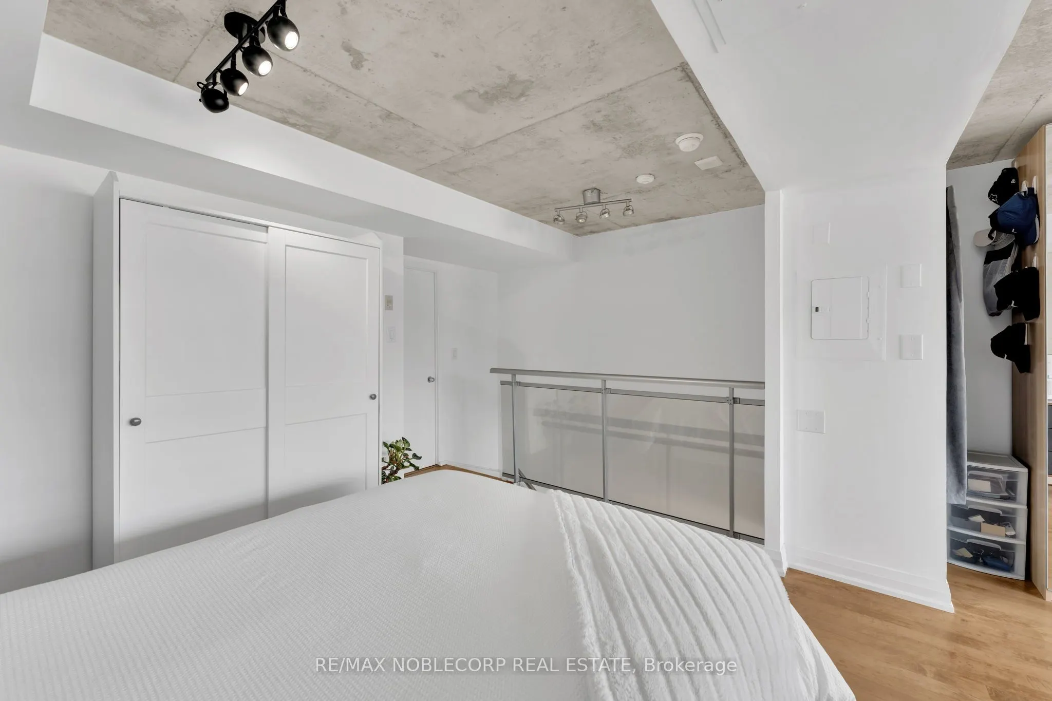 954 King Street W, #323