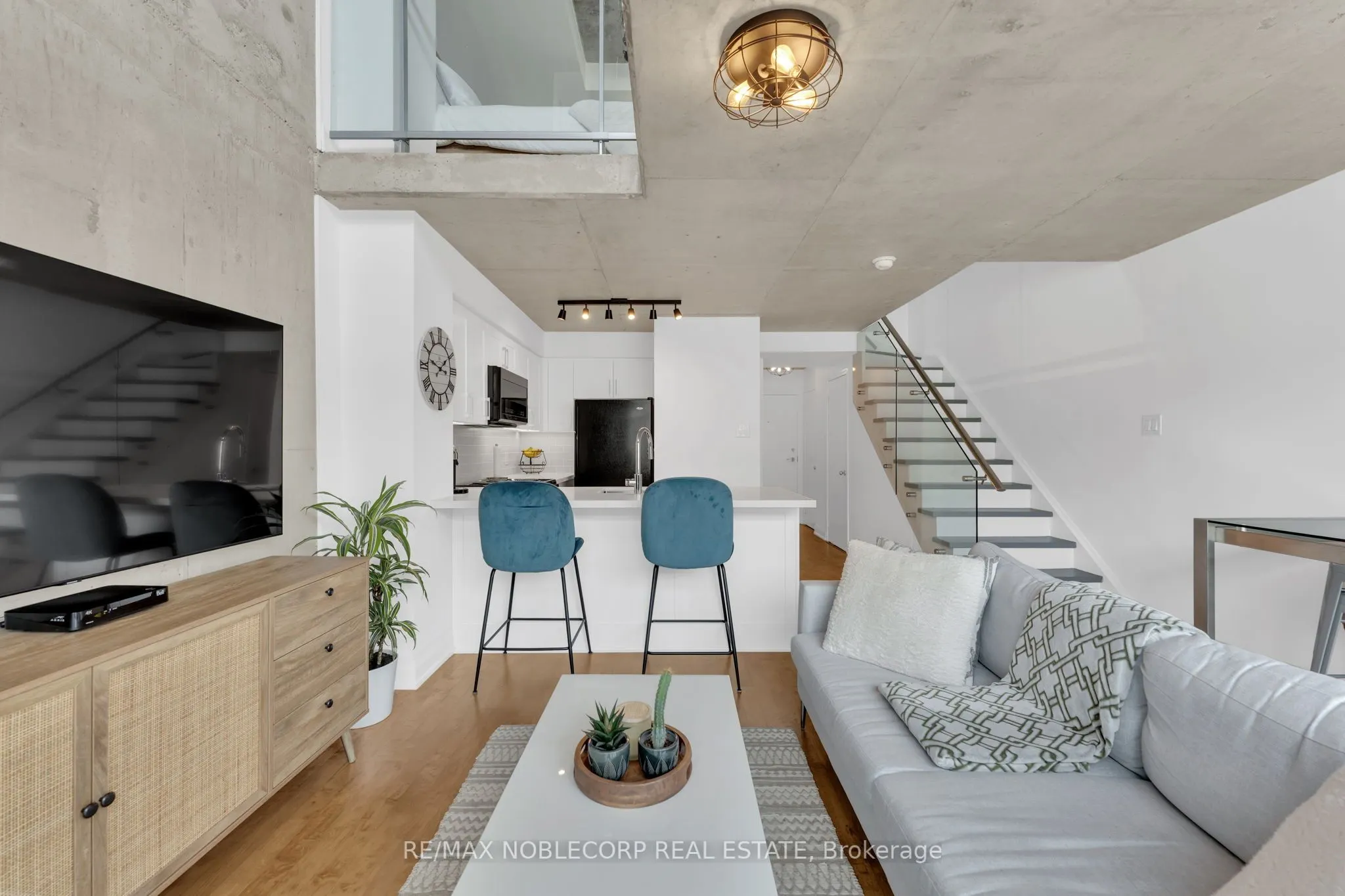 954 King Street W, #323