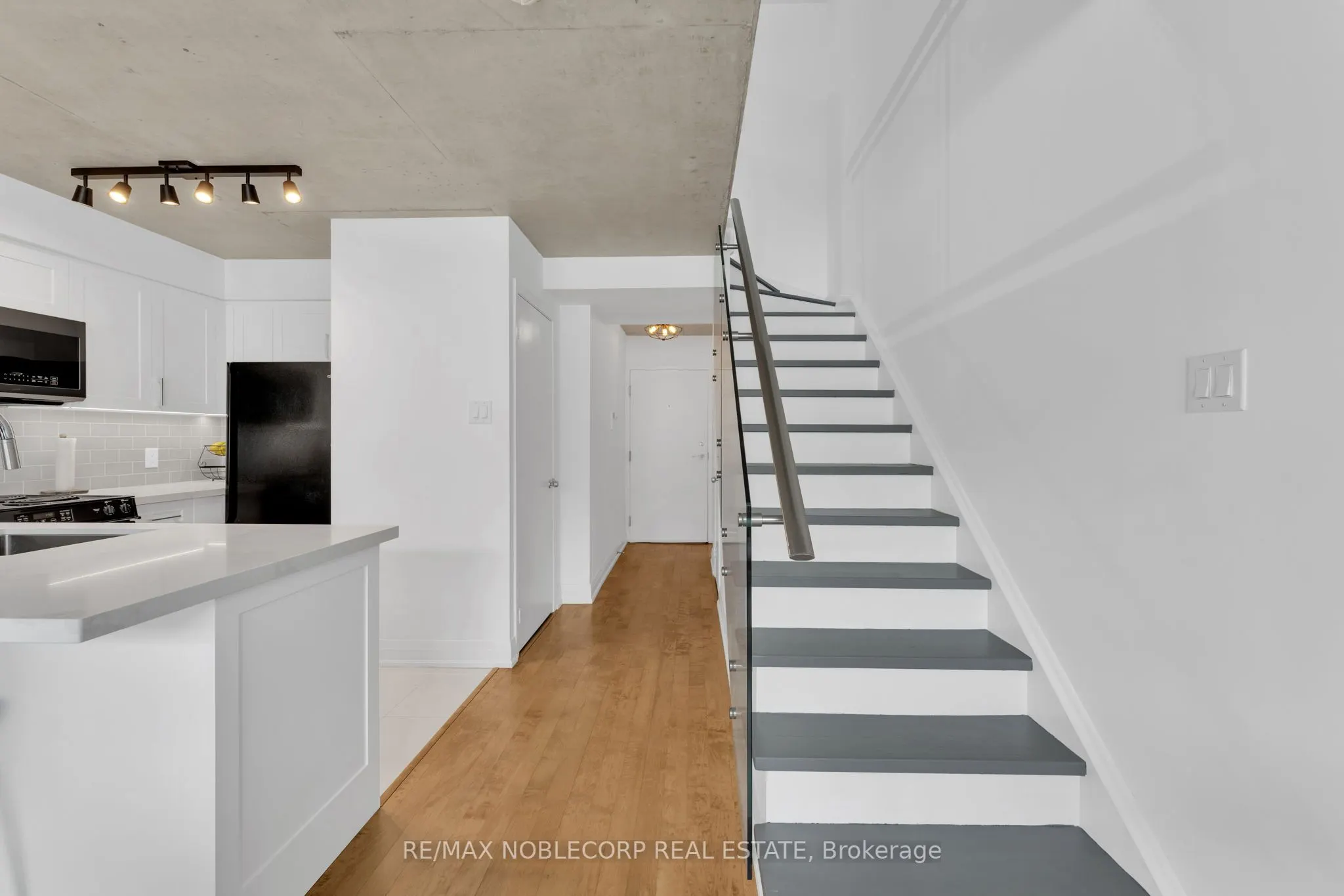 954 King Street W, #323