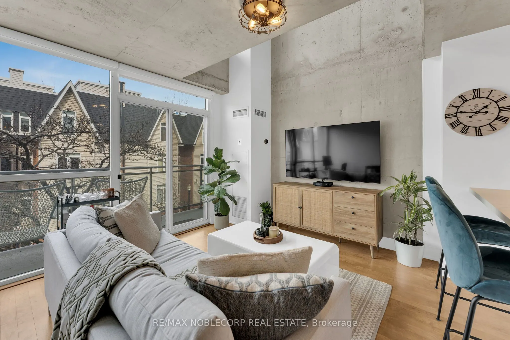 954 King Street W, #323