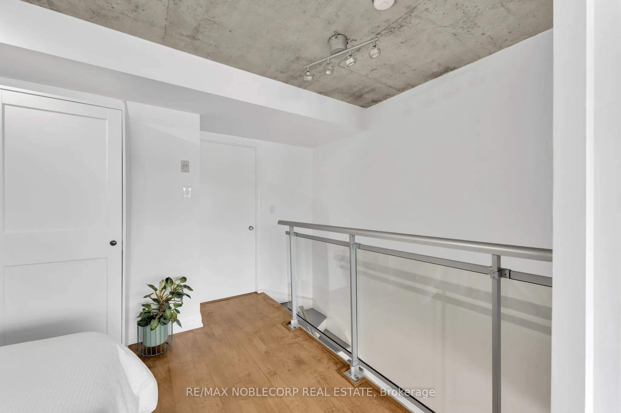 954 King Street W, #323