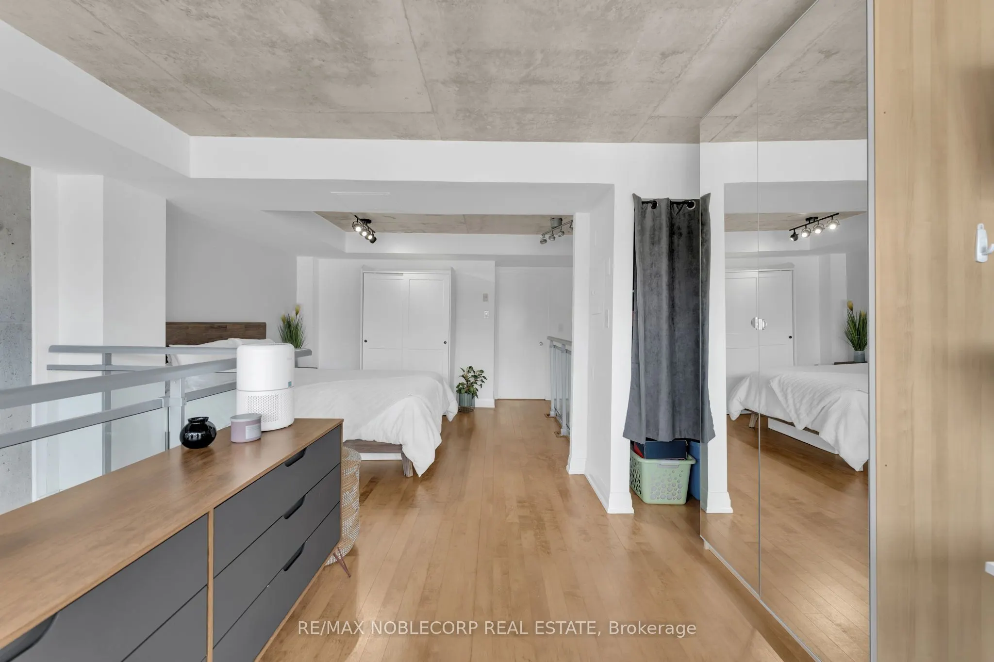 954 King Street W, #323