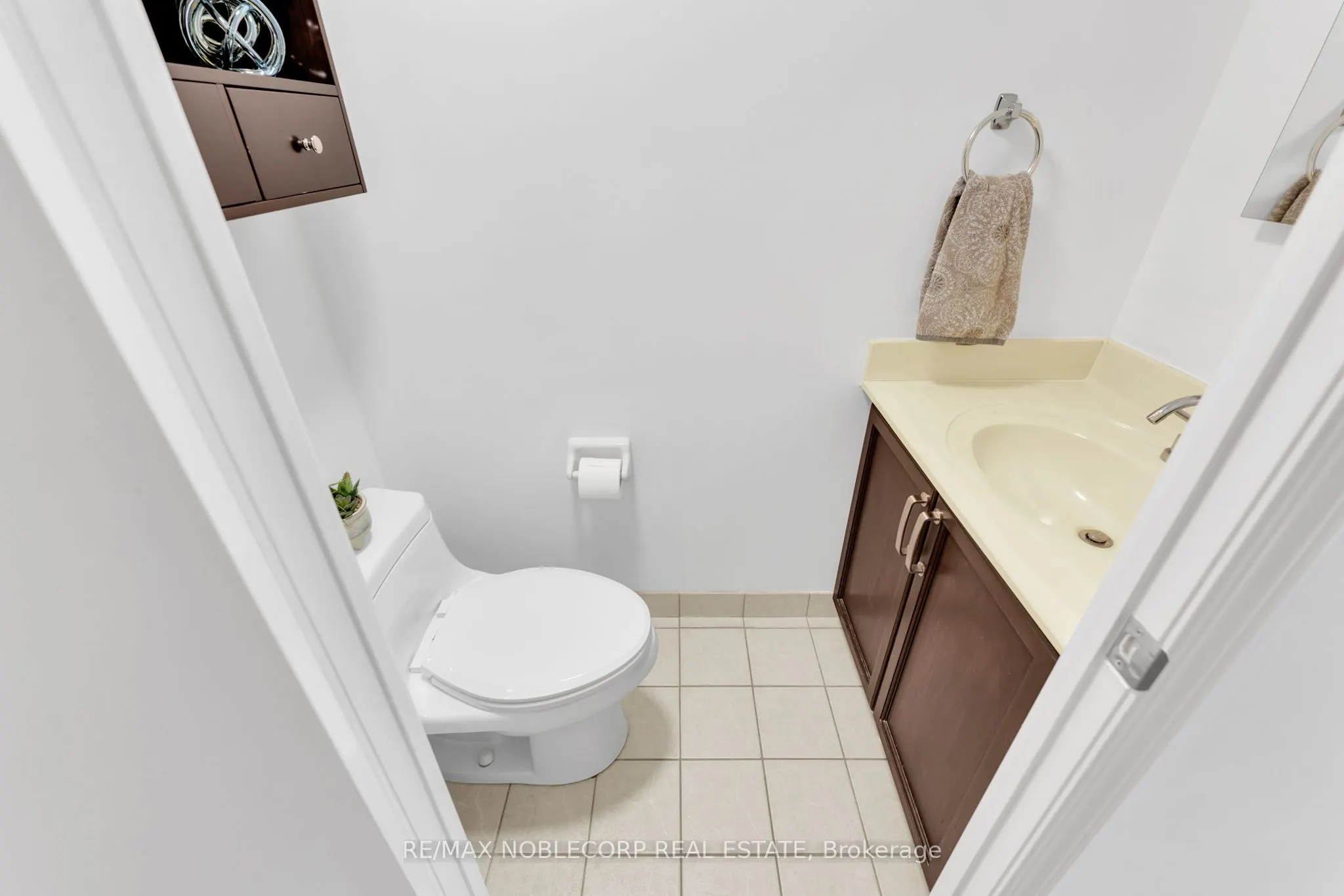 954 King Street W, #323