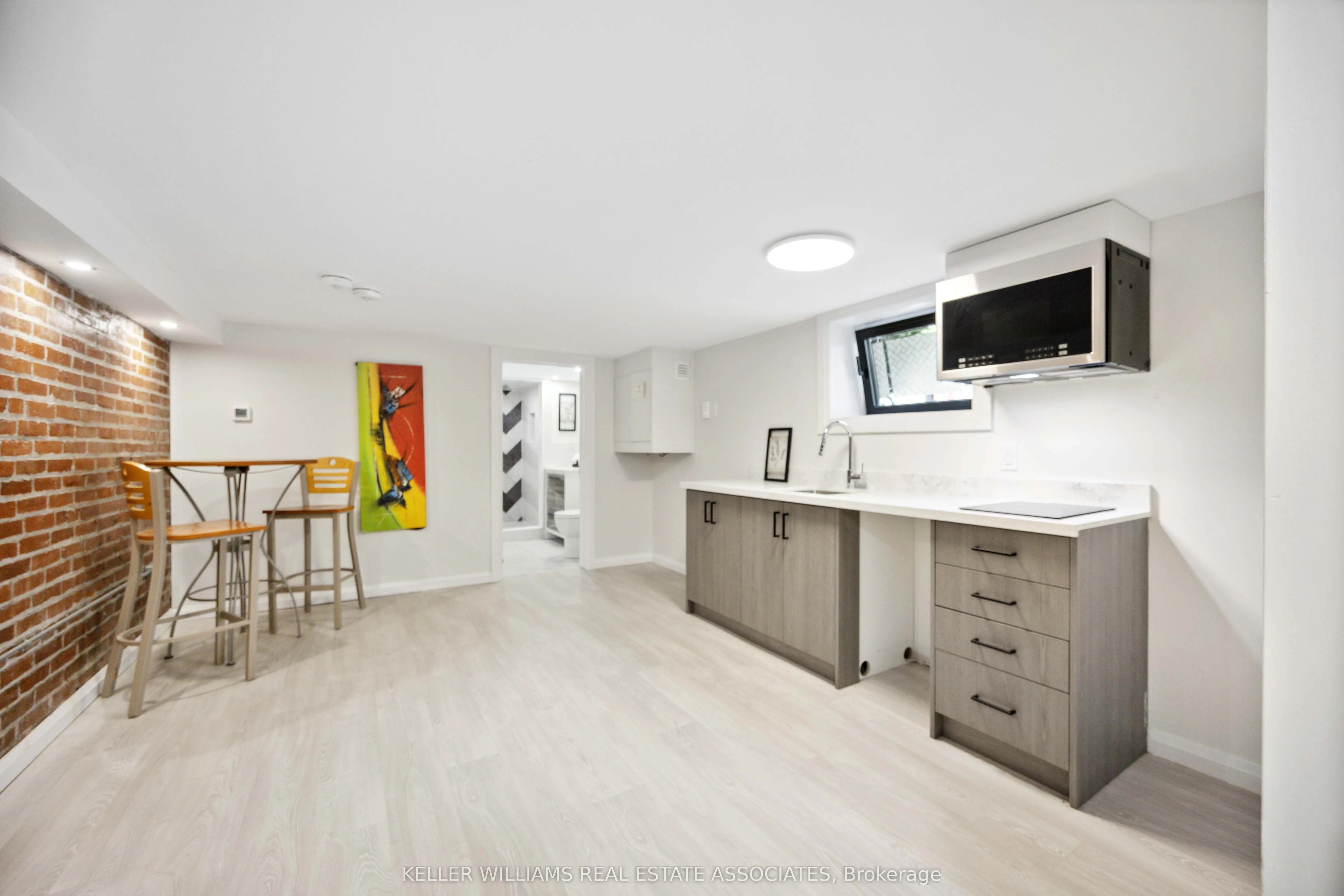 27 Glen Elm Avenue, #5