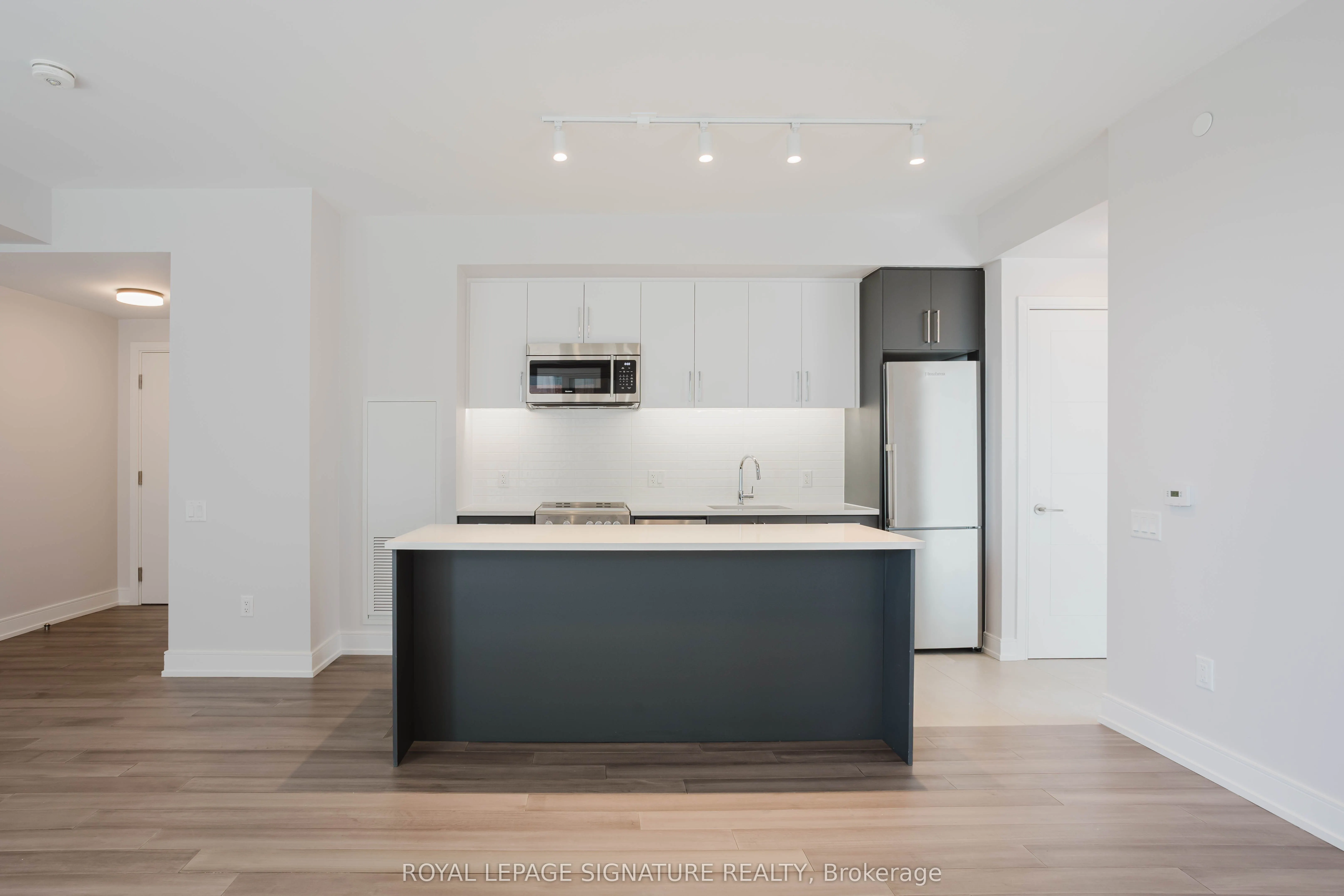2525 Bathurst Street, #803