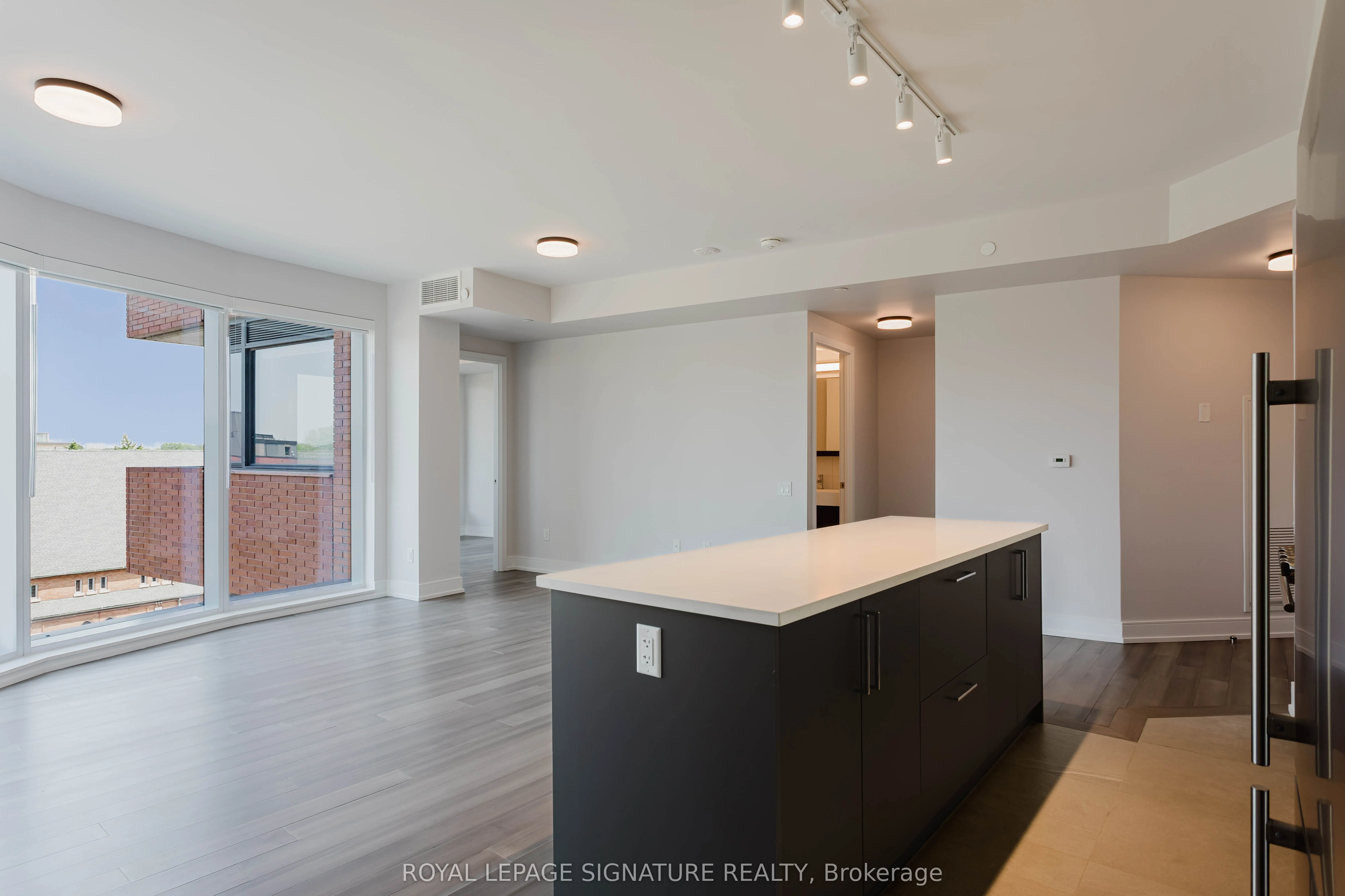 2525 Bathurst Street, #607