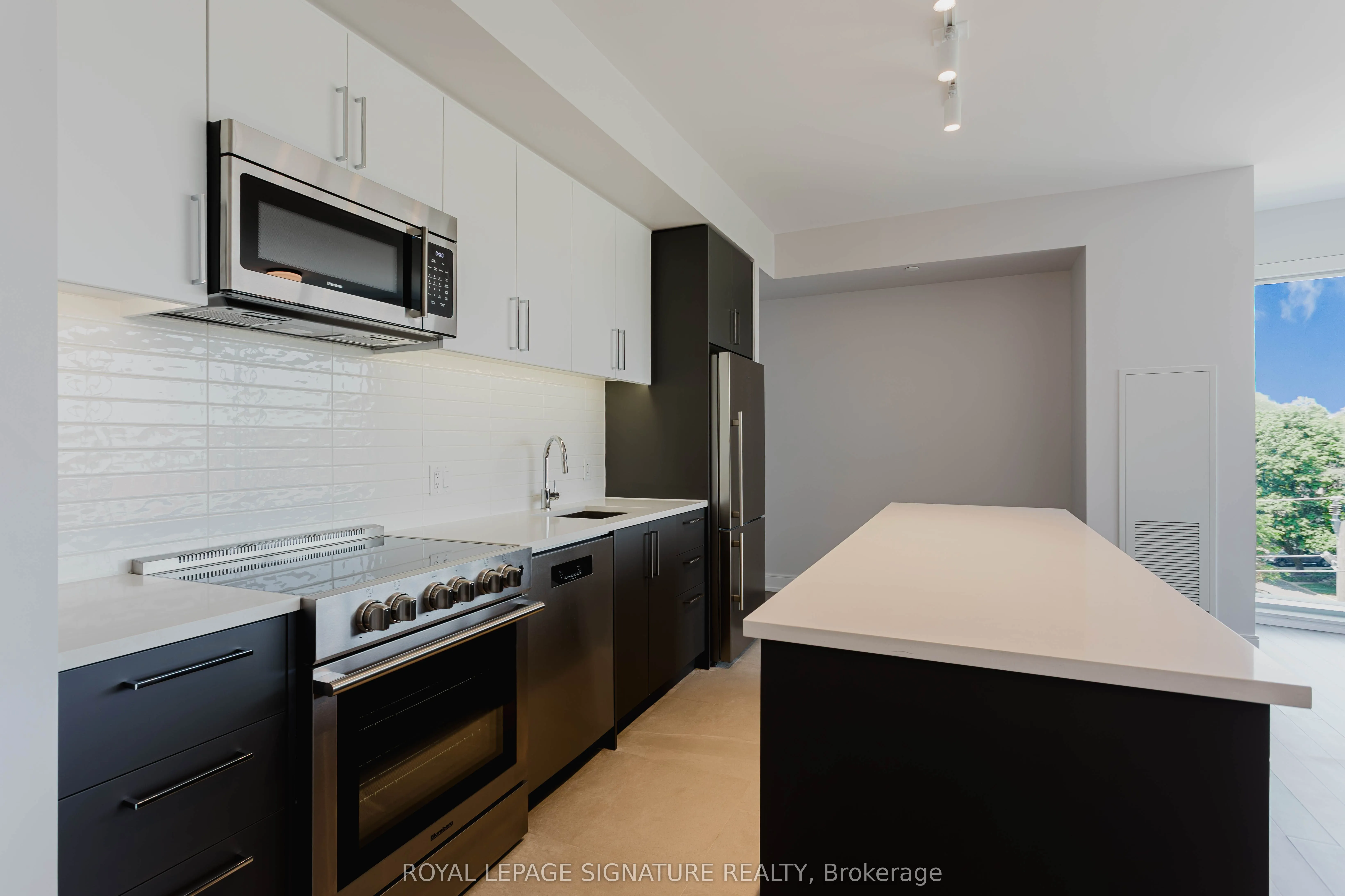 2525 Bathurst Street, #607