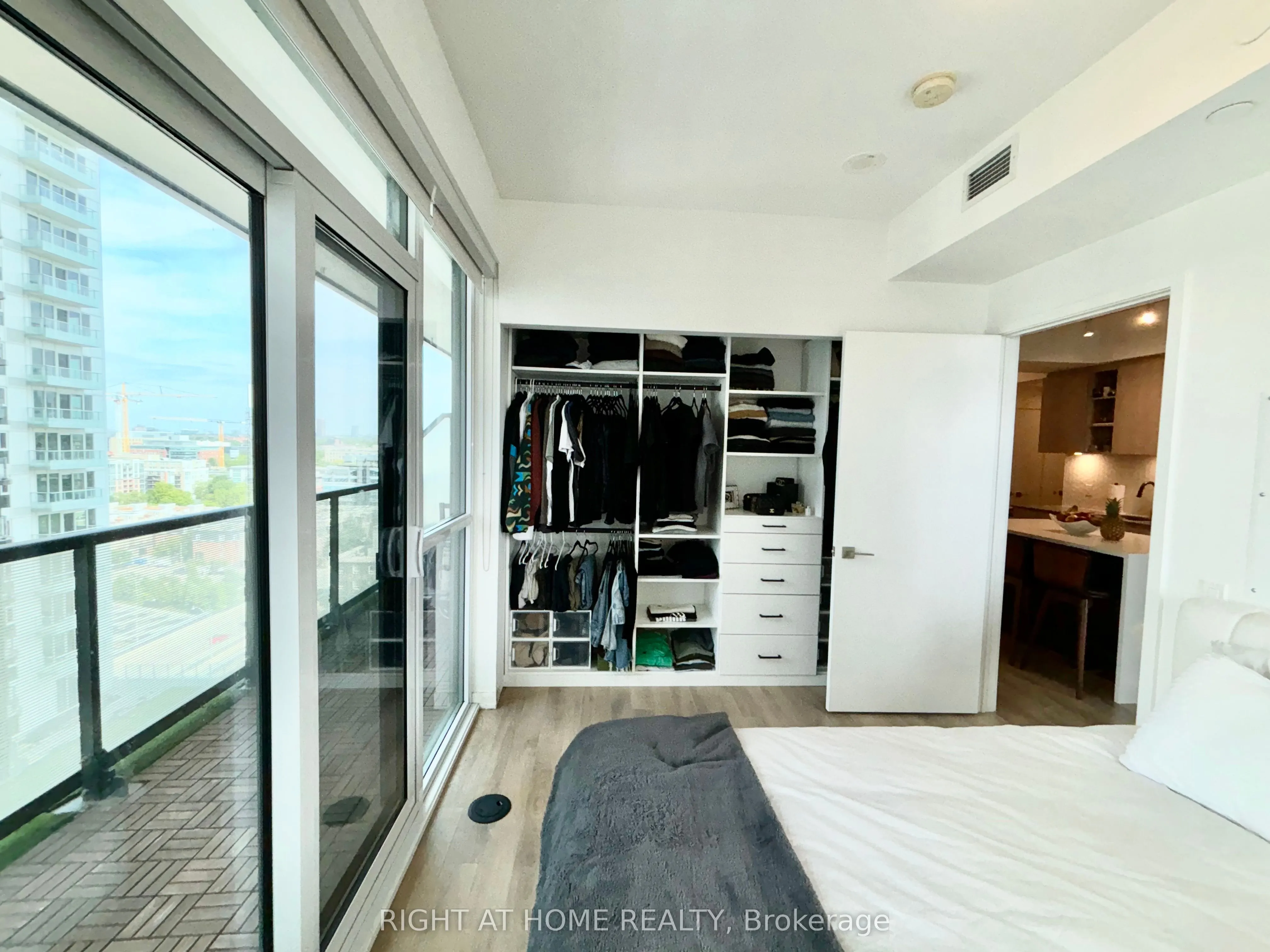 50 Ordnance Street, #1302