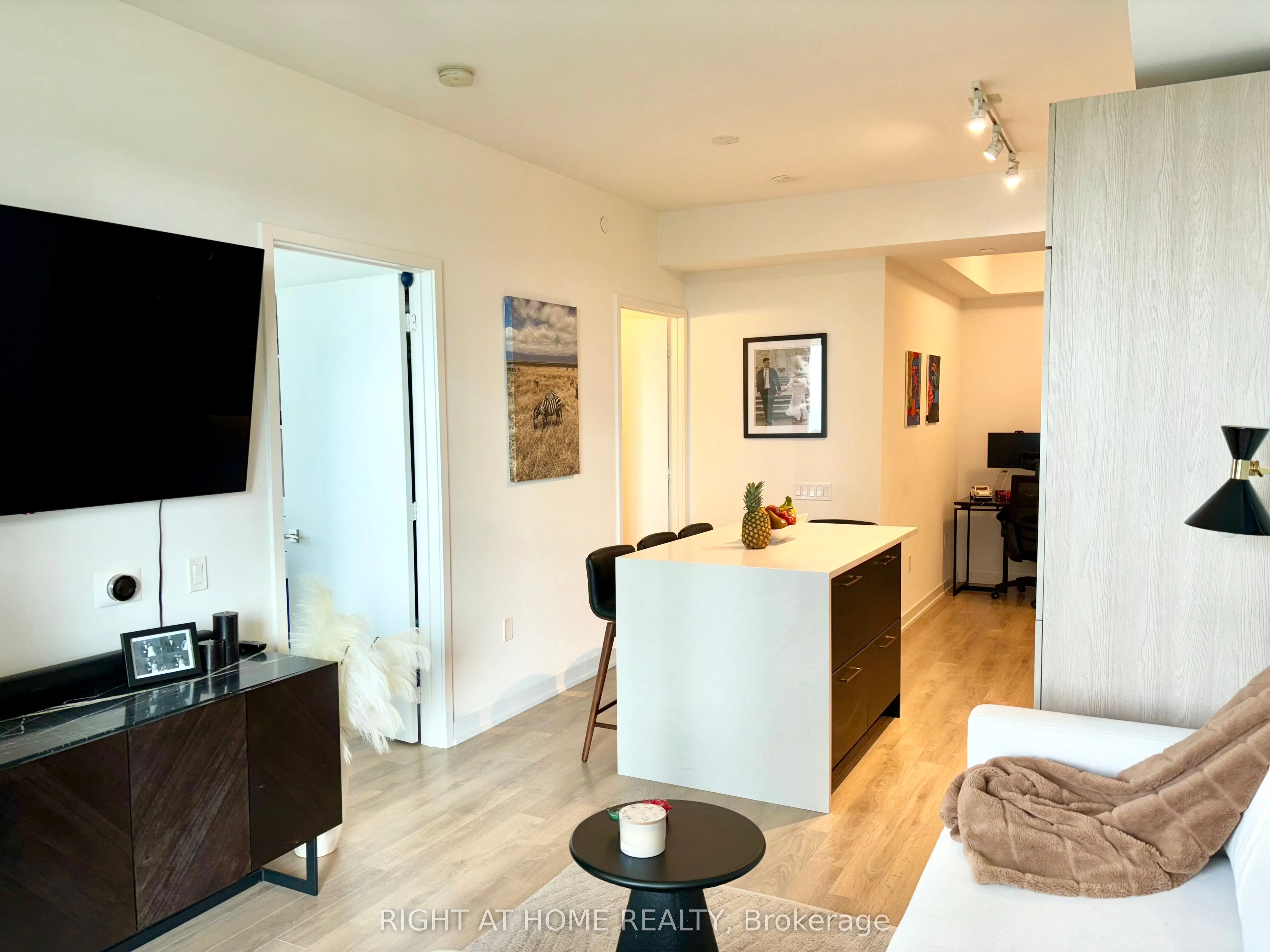 50 Ordnance Street, #1302