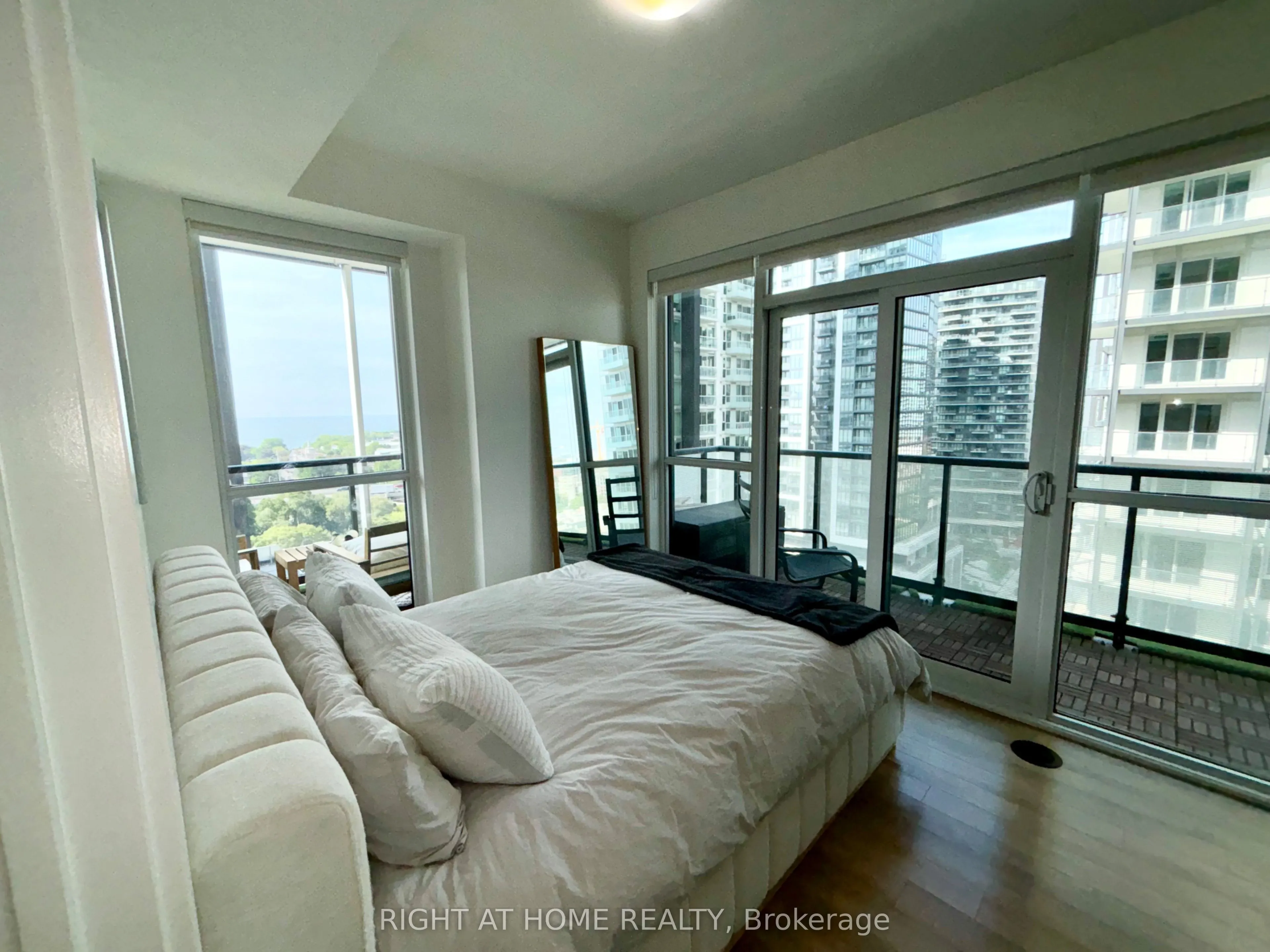50 Ordnance Street, #1302