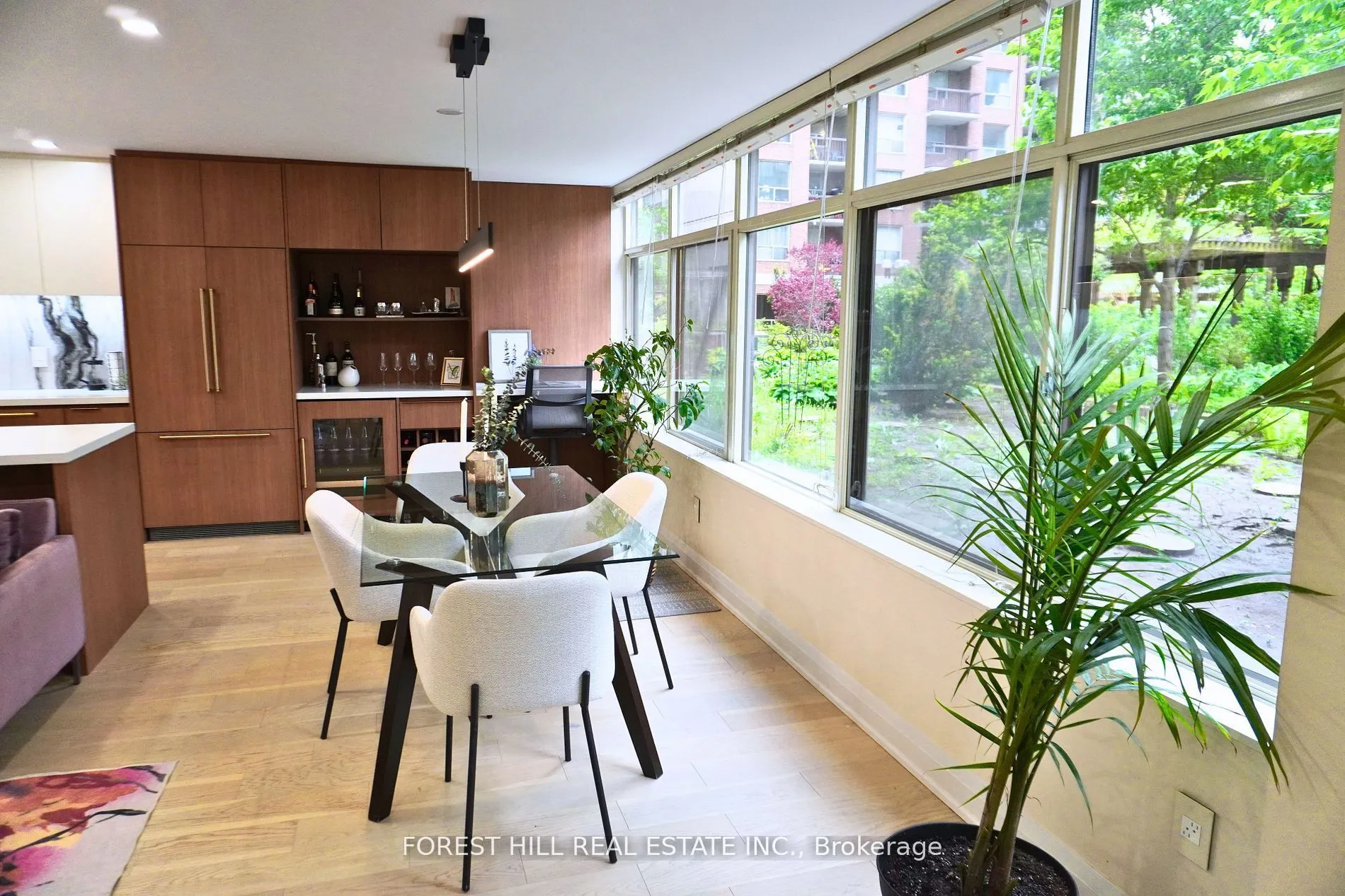 900 Yonge Street, #201