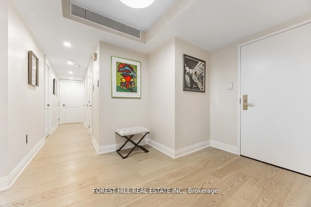 900 Yonge Street, #201