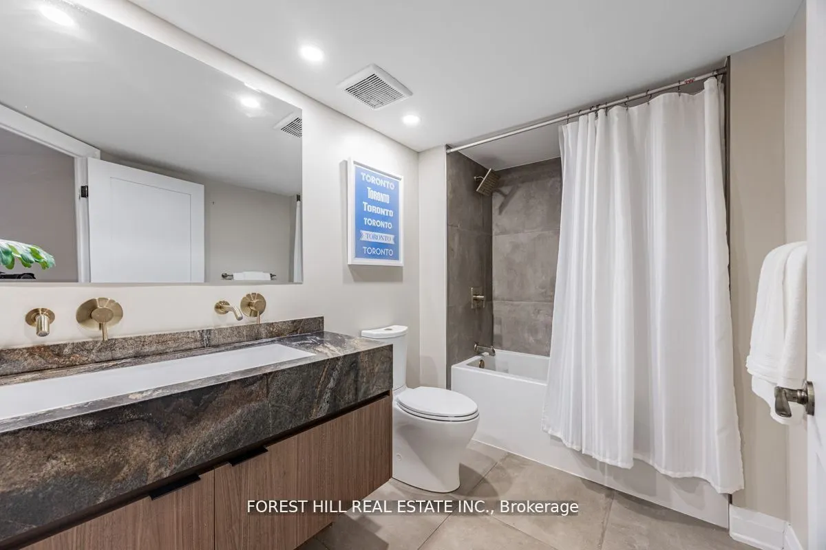 900 Yonge Street, #201