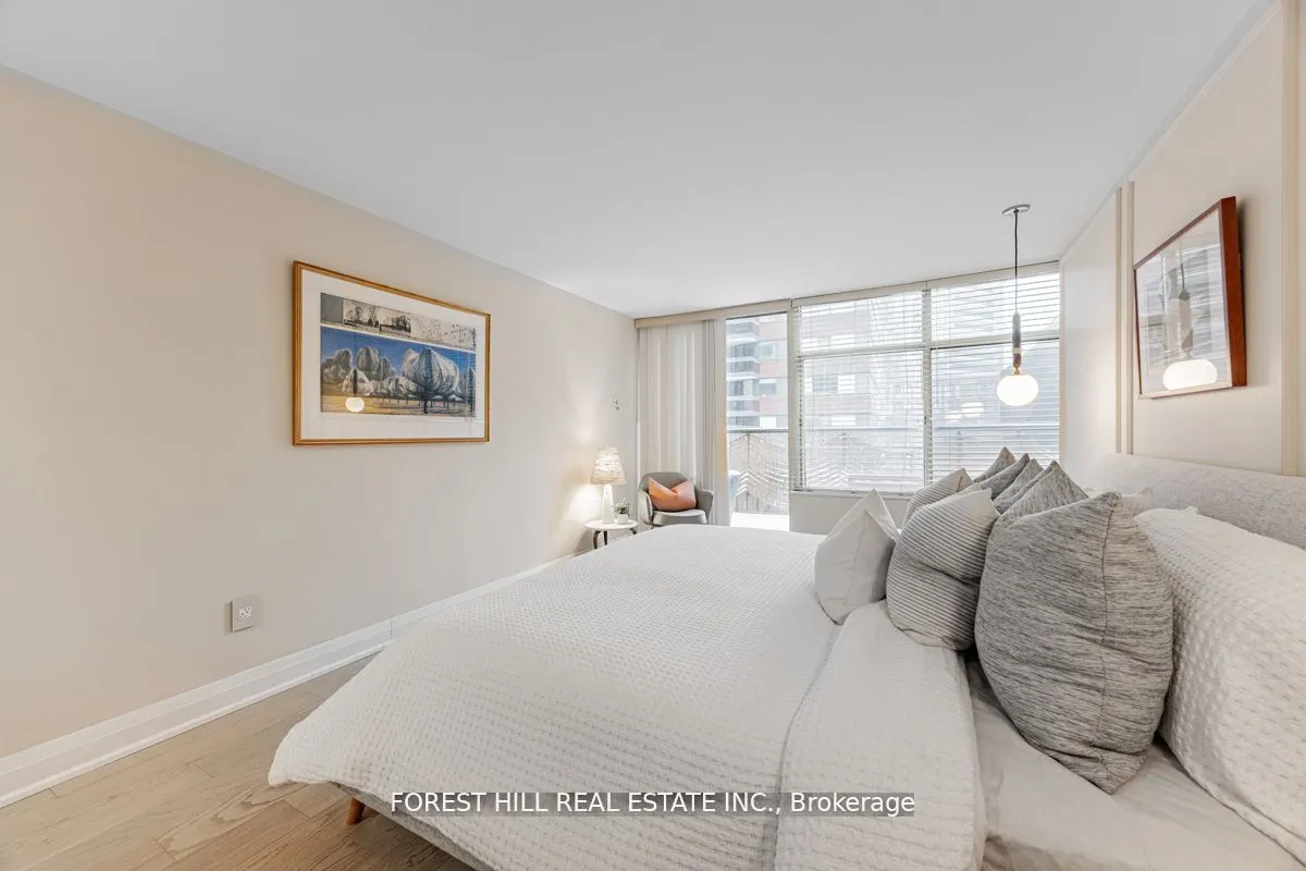 900 Yonge Street, #201