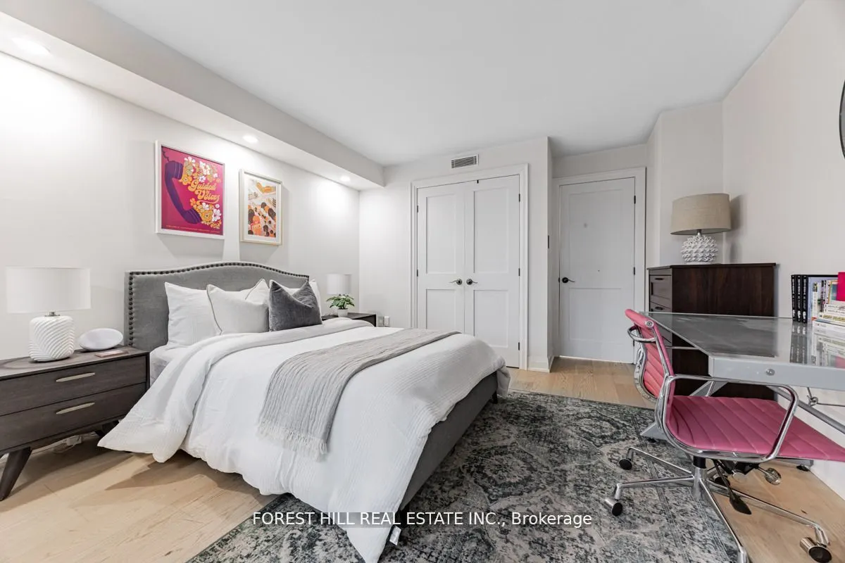 900 Yonge Street, #201