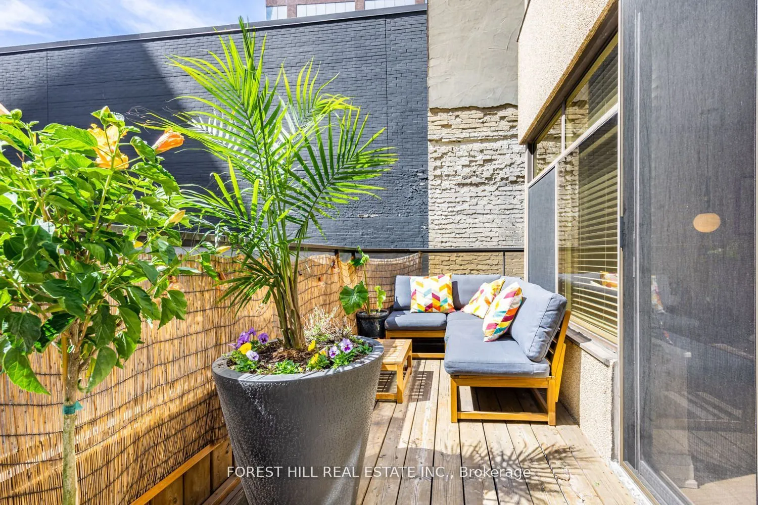 900 Yonge Street, #201