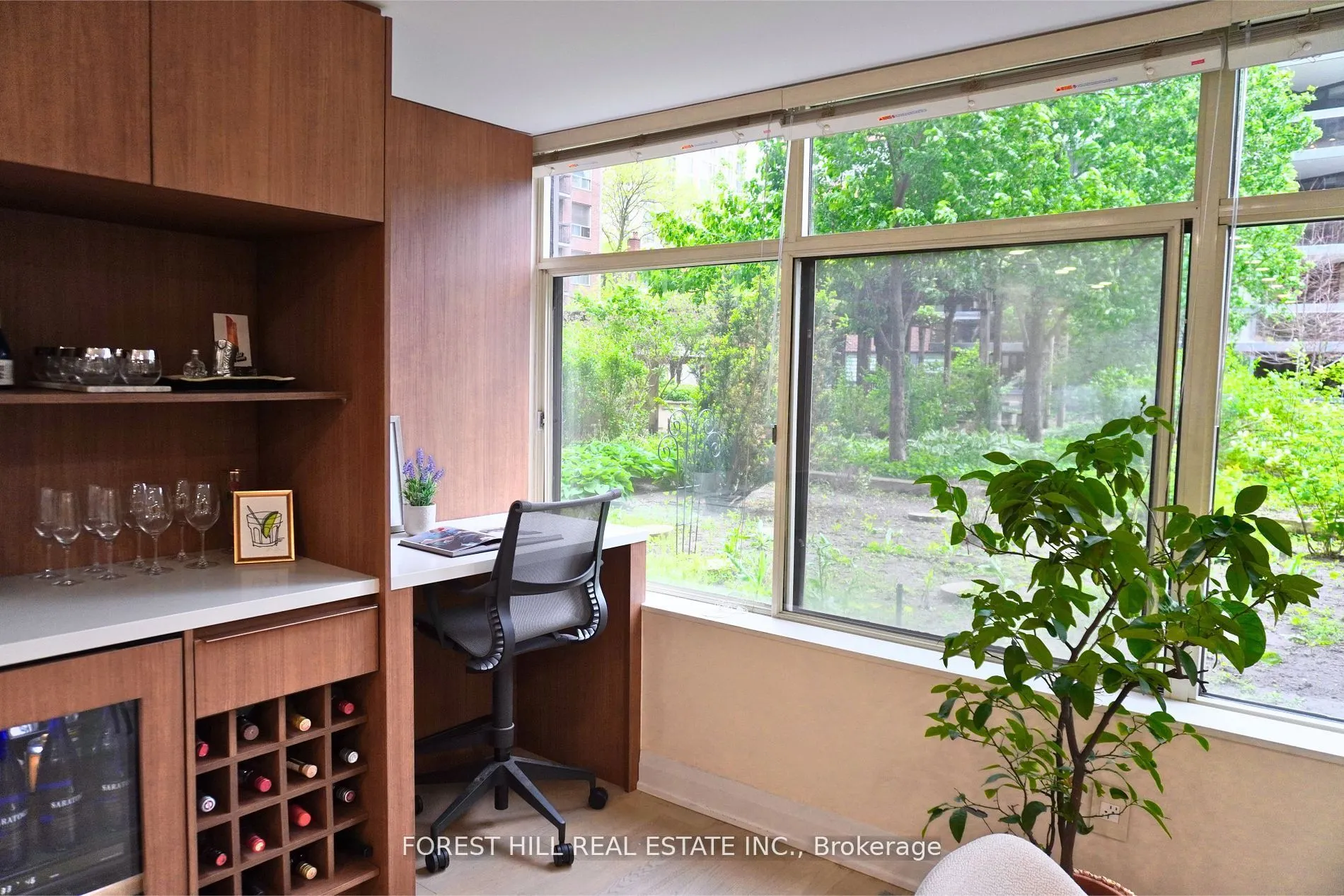 900 Yonge Street, #201