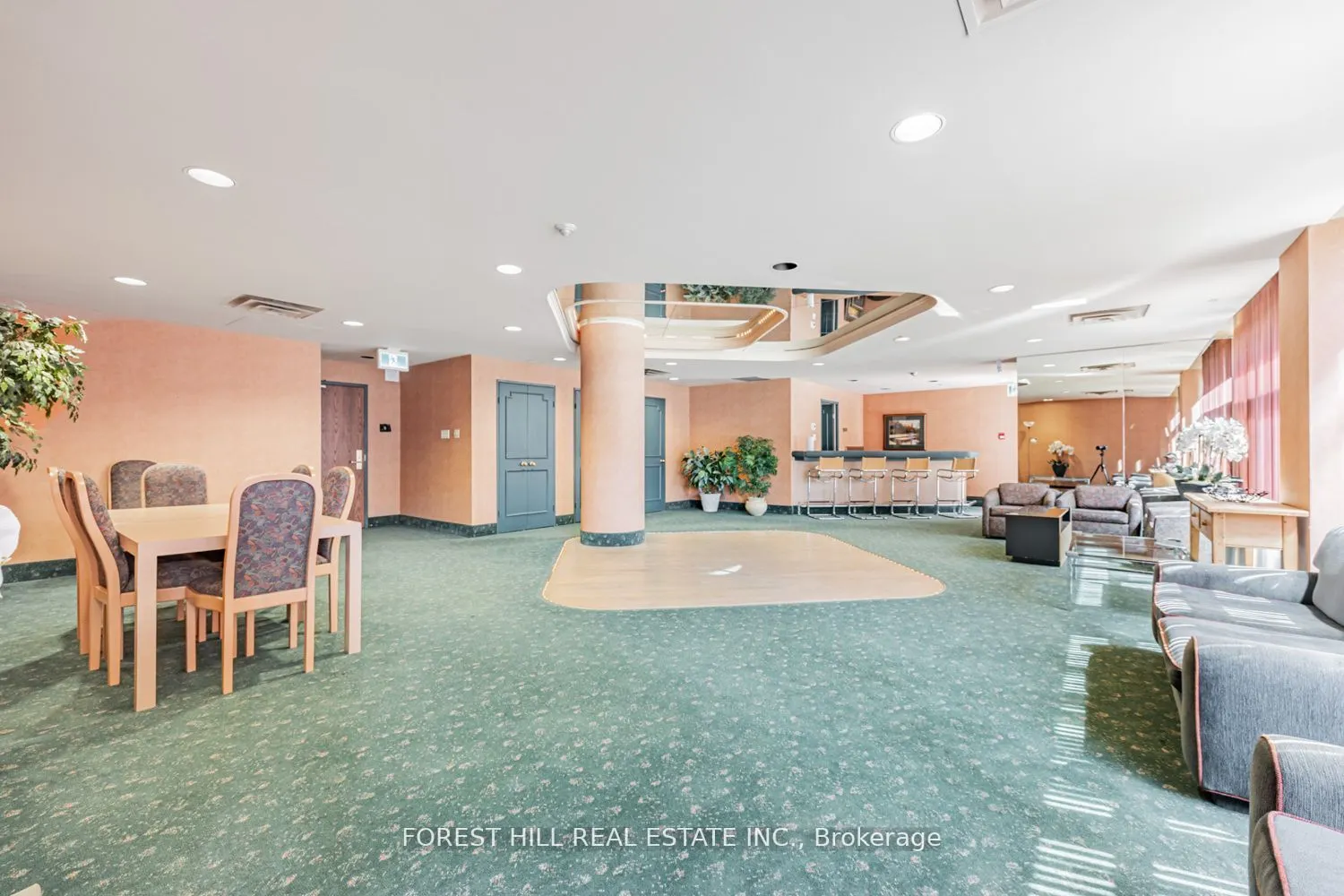 900 Yonge Street, #201