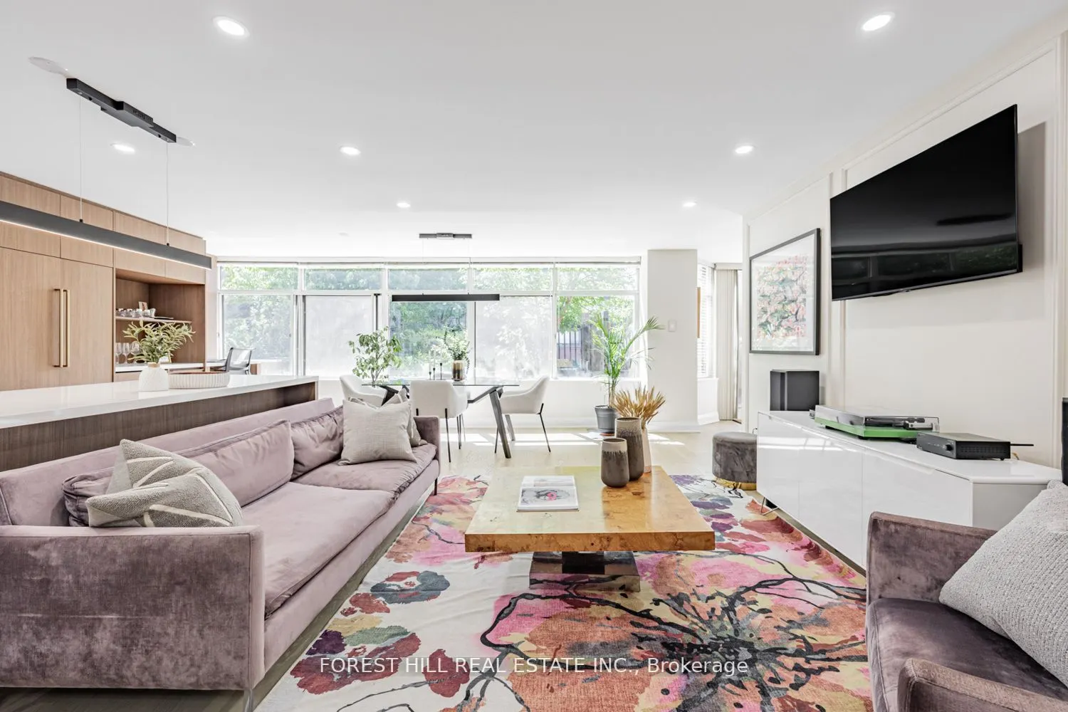 900 Yonge Street, #201