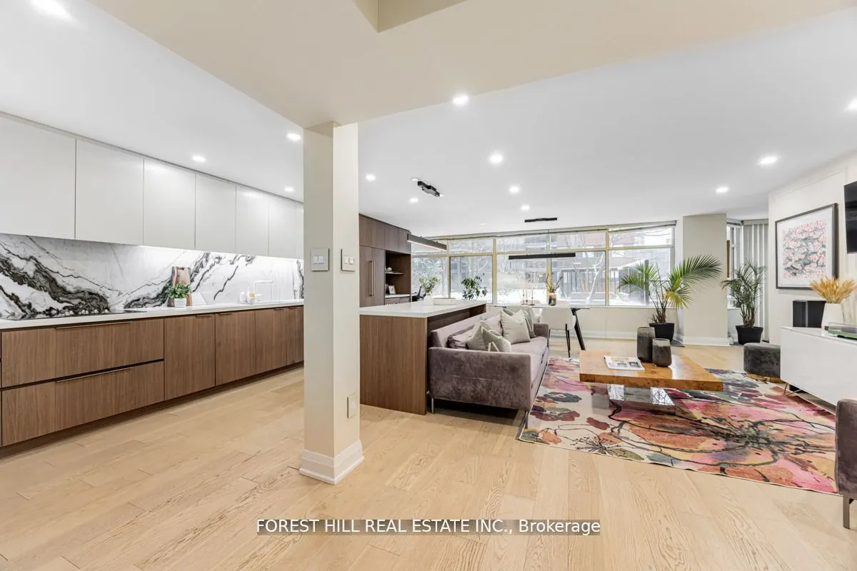 900 Yonge Street, #201