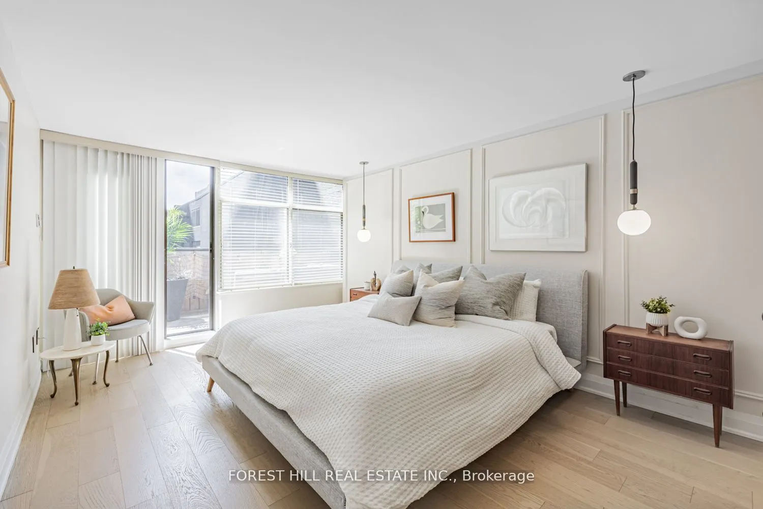 900 Yonge Street, #201