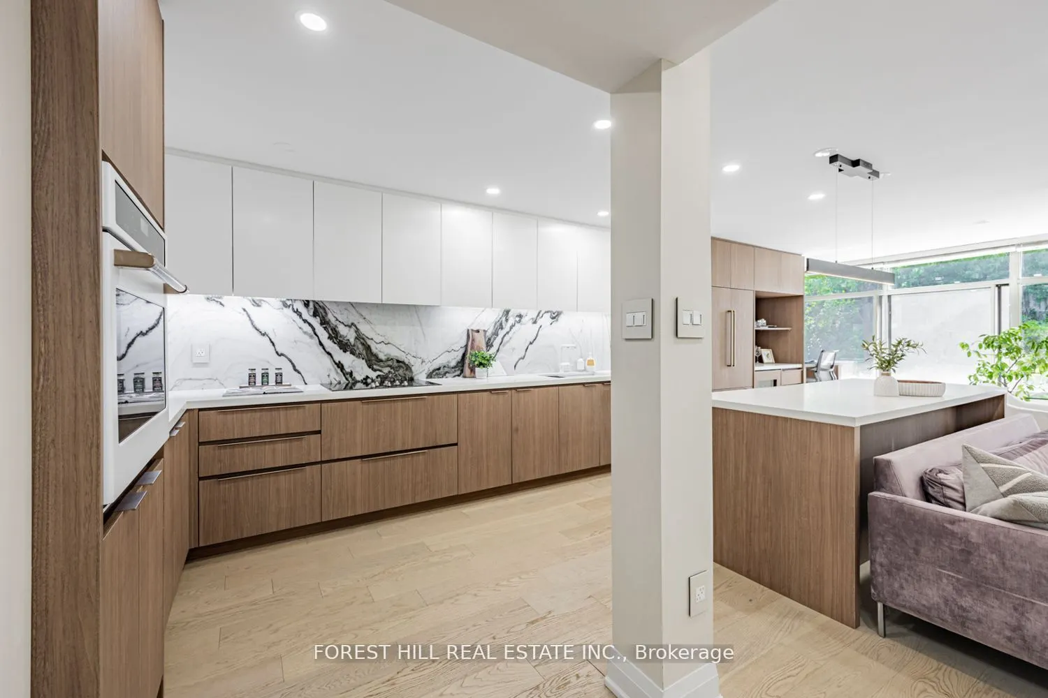 900 Yonge Street, #201
