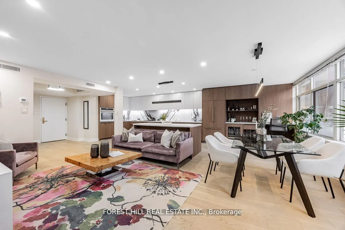 900 Yonge Street, #201