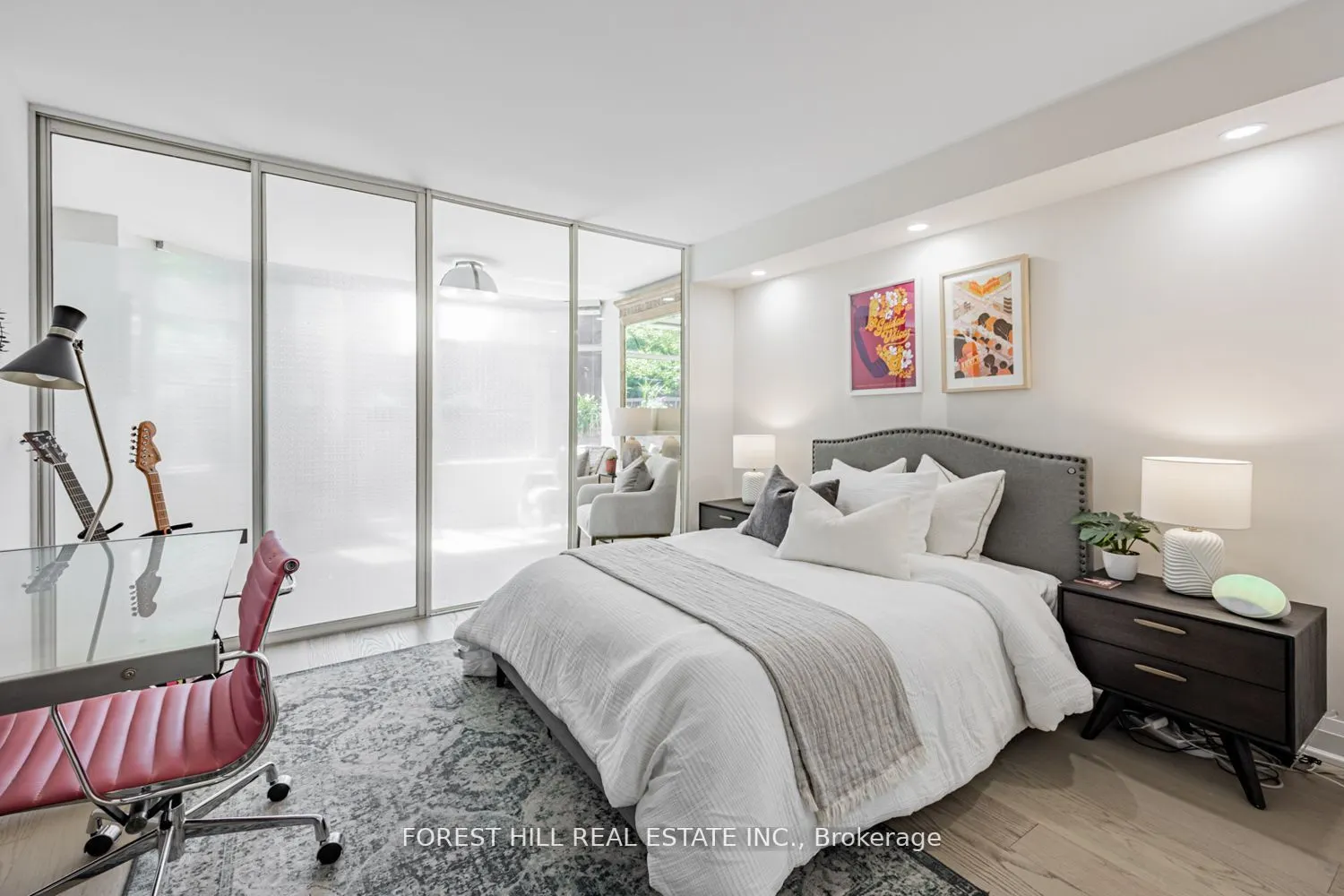 900 Yonge Street, #201