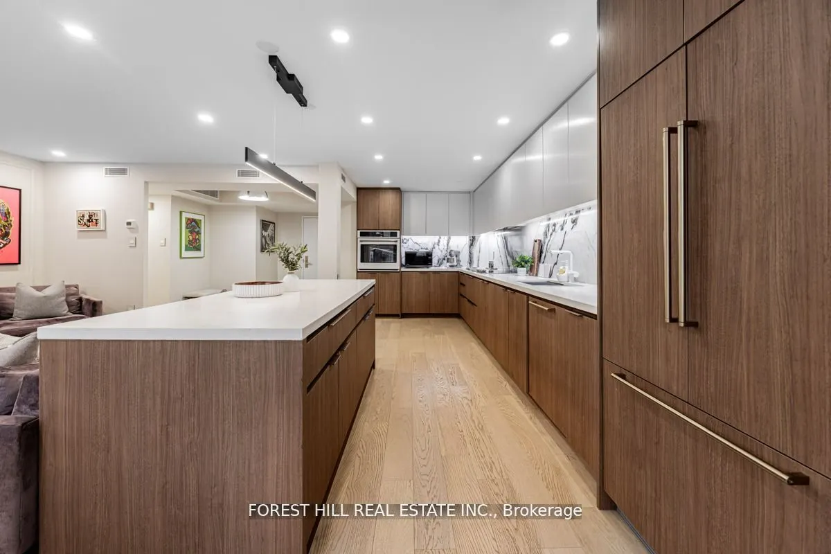 900 Yonge Street, #201