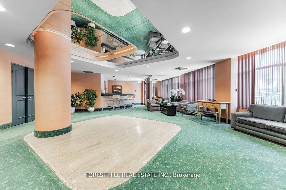 900 Yonge Street, #201
