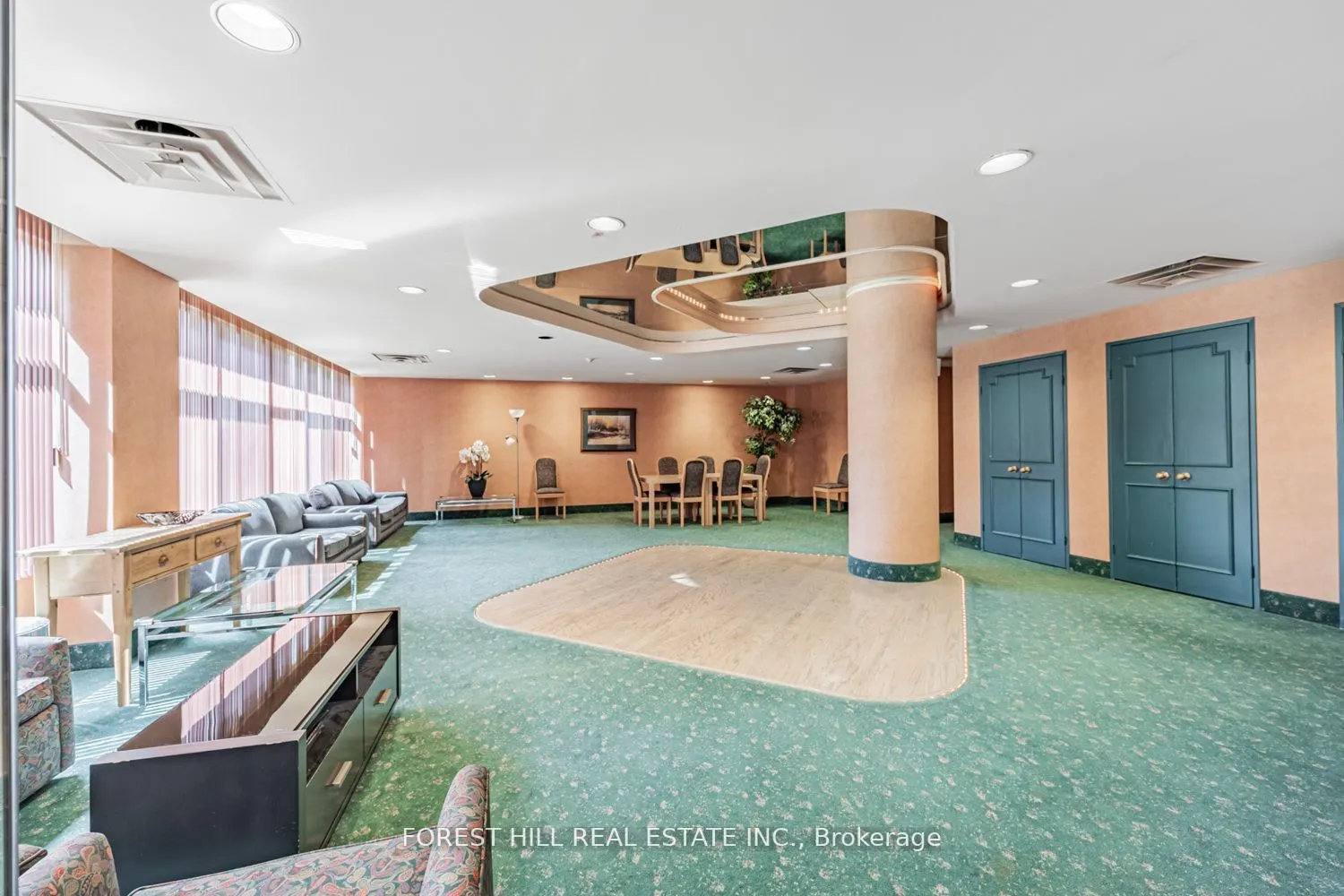 900 Yonge Street, #201