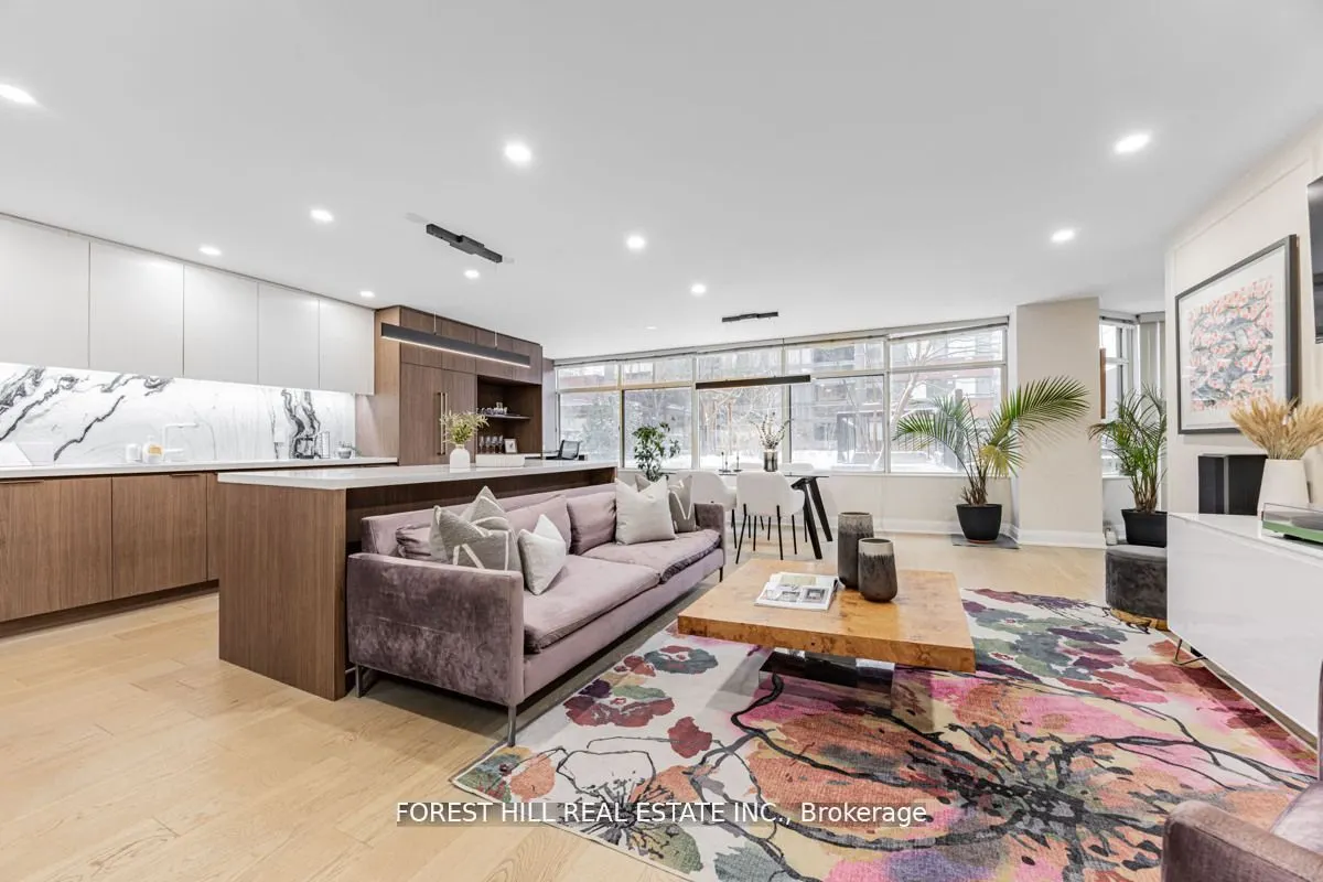 900 Yonge Street, #201