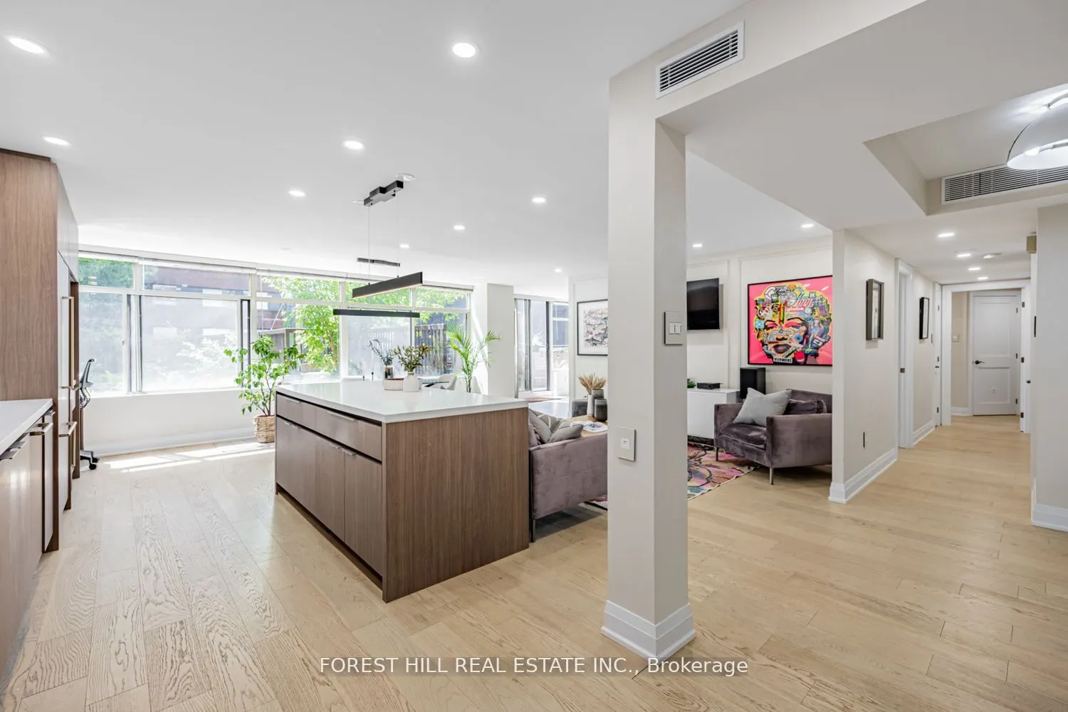 900 Yonge Street, #201