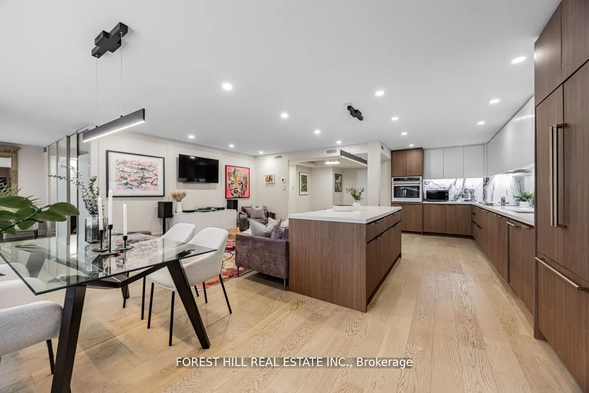 900 Yonge Street, #201