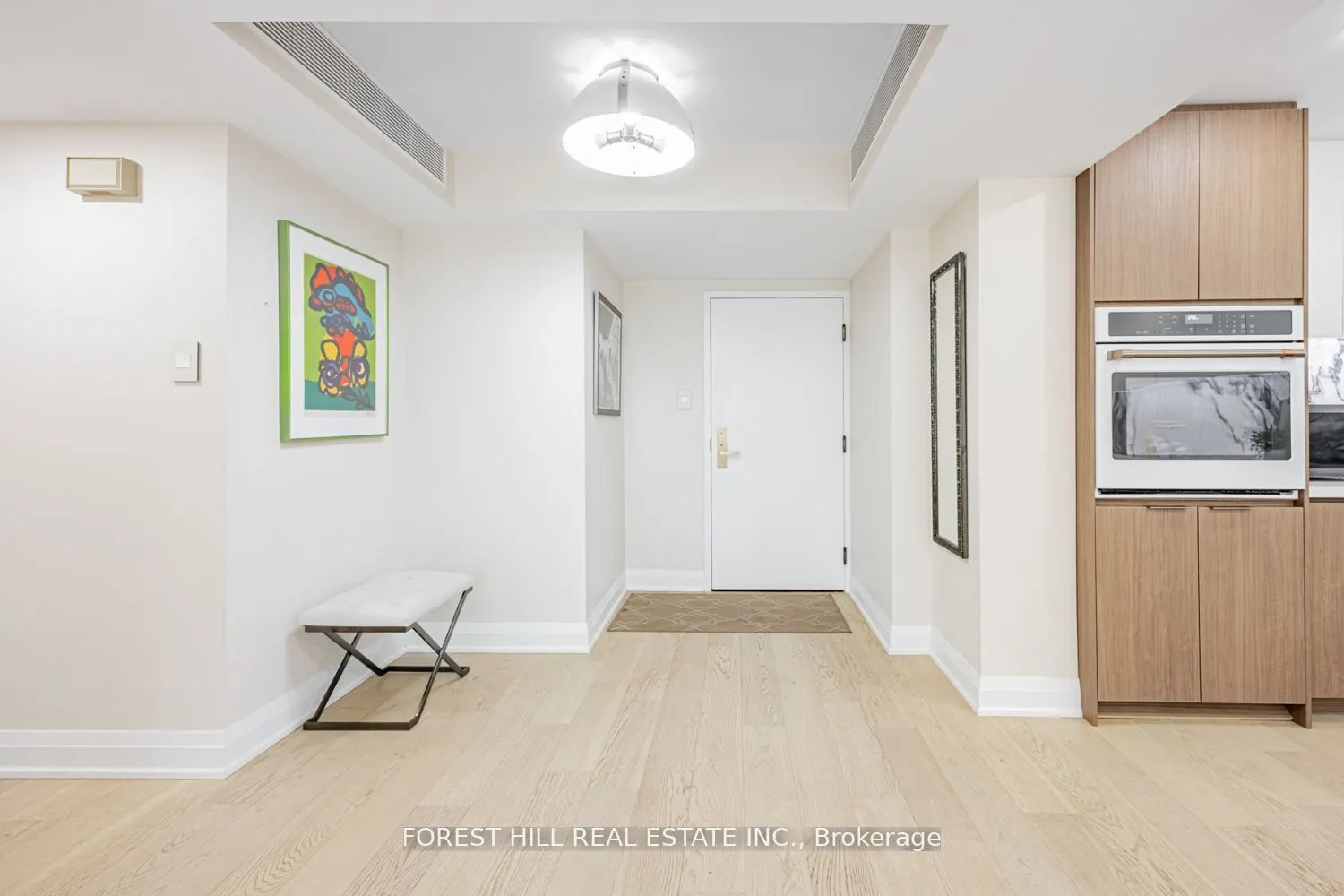 900 Yonge Street, #201